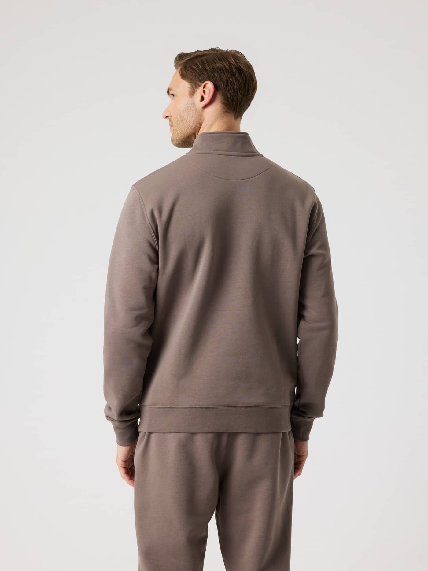 Back view of a man wearing the Björn Borg Centre Half Zip in Falcon (Brown), crafted from a soft cotton blend. - Image 2