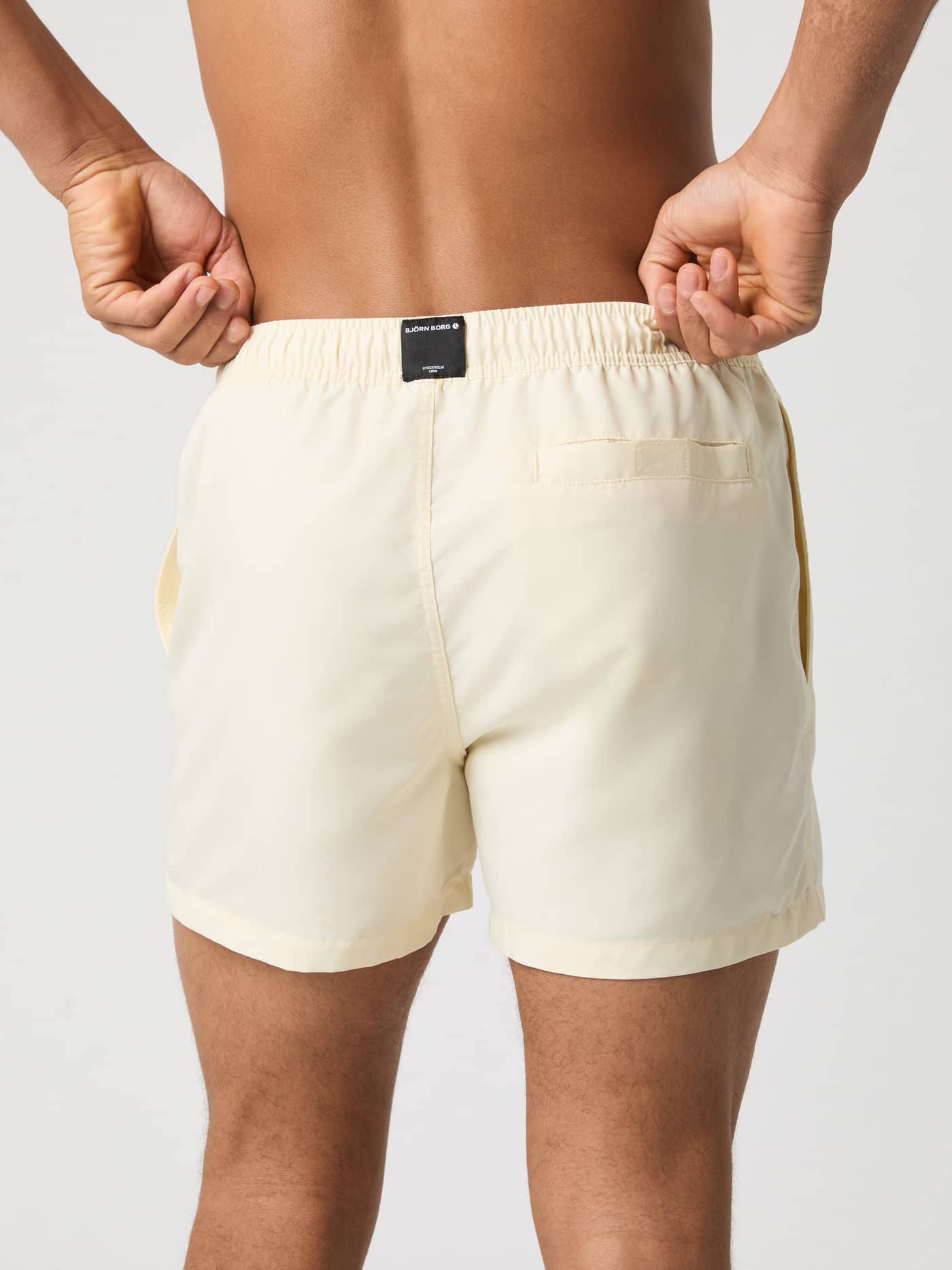 Borg Solid Swim Shorts i Lemon Icing (Gul) i genbrugspolyester set bagfra med et sort logo og velcro-baglomme. - Image 4