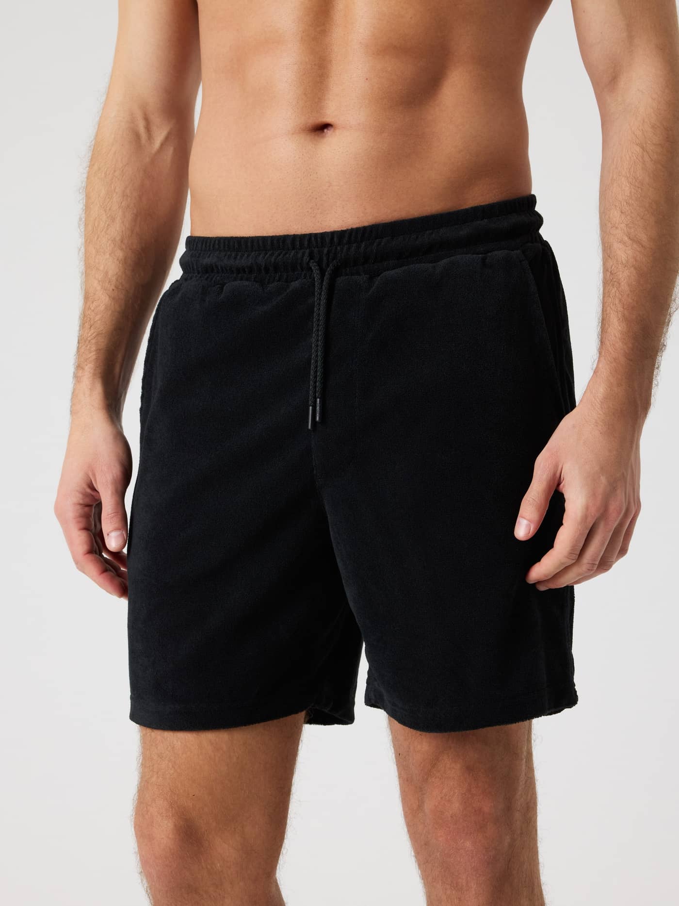 Borg Toweling Pool Shorts i Black Beauty (Sort) set forfra i blødt frottéstof med fokus på stil og funktion. - Image 2