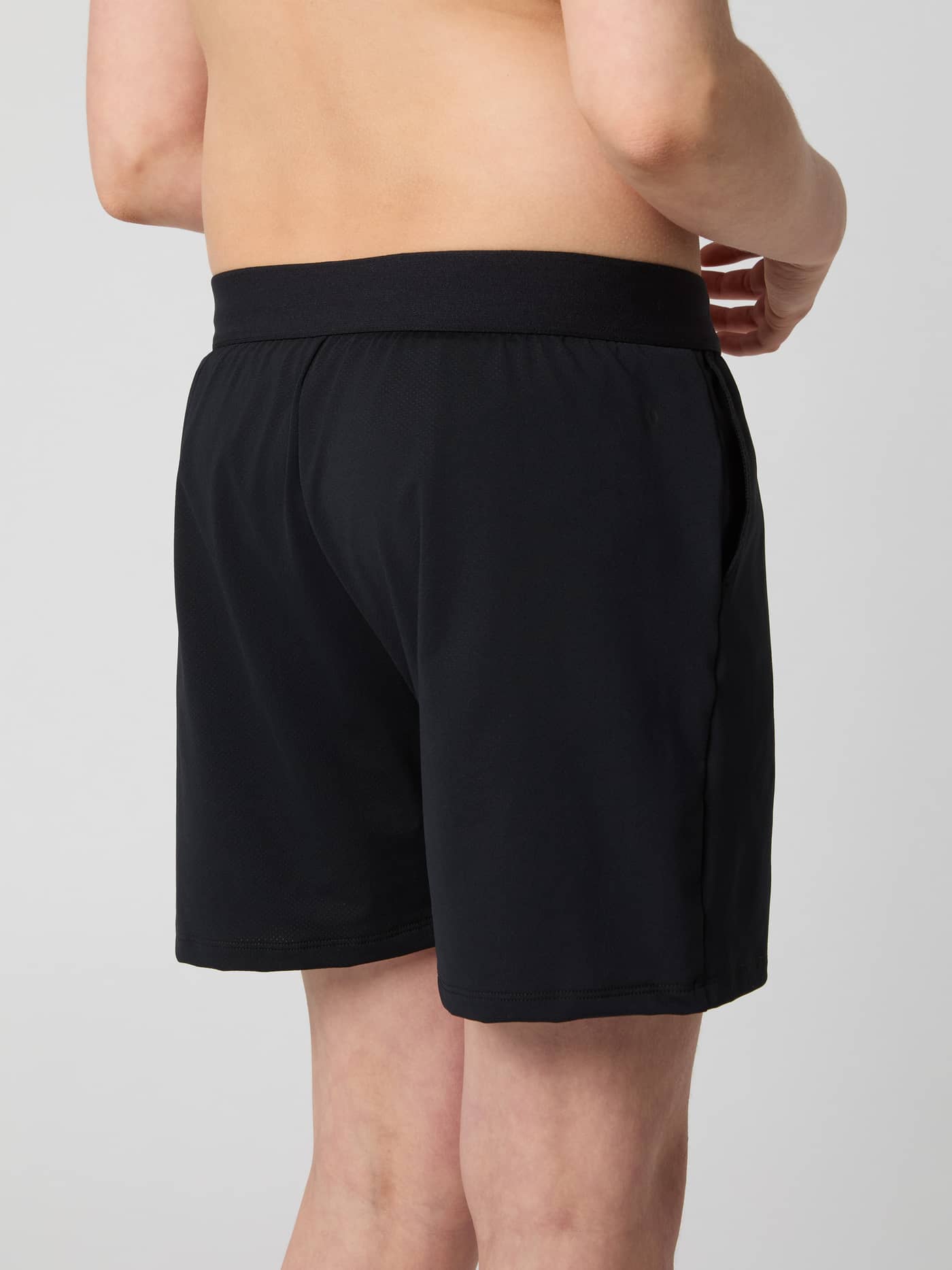 Rückansicht von Kindern in den Björn Borg Soft Shorts in Black Beauty (Schwarz) für Training und Performance. - Image 3