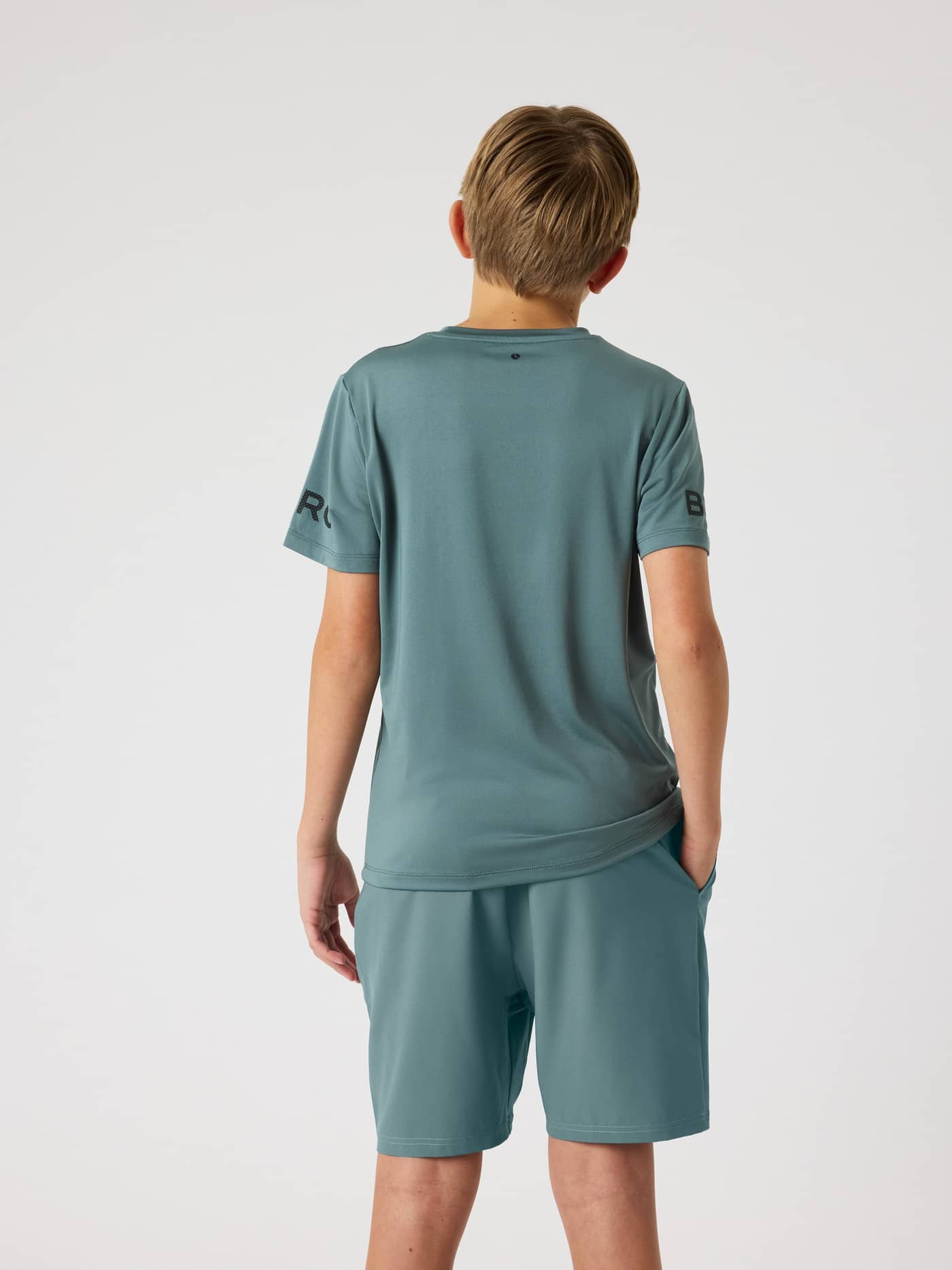 Rückansicht des Borg T-Shirt für Kinder in Balsam Green (Grün), ein Performance-Trainings-Top mit Ärmellogos. - Image 2
