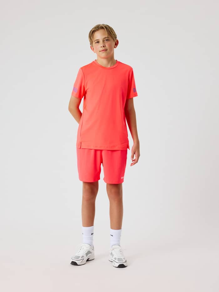 Borg T-Shirt og shorts til børn i Diva Pink (Pink) set forfra i fuld figur med blå logoer til træning. - Image 2