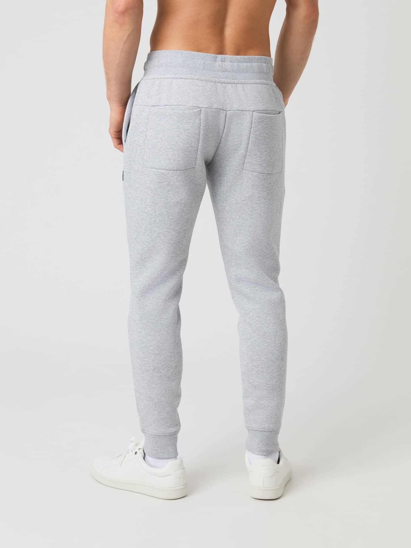 Rückansicht der Centre Tapered Sweatpants in Light Grey Melange (Grau) für Herren mit Stil und schmaler Passform. - Image 2