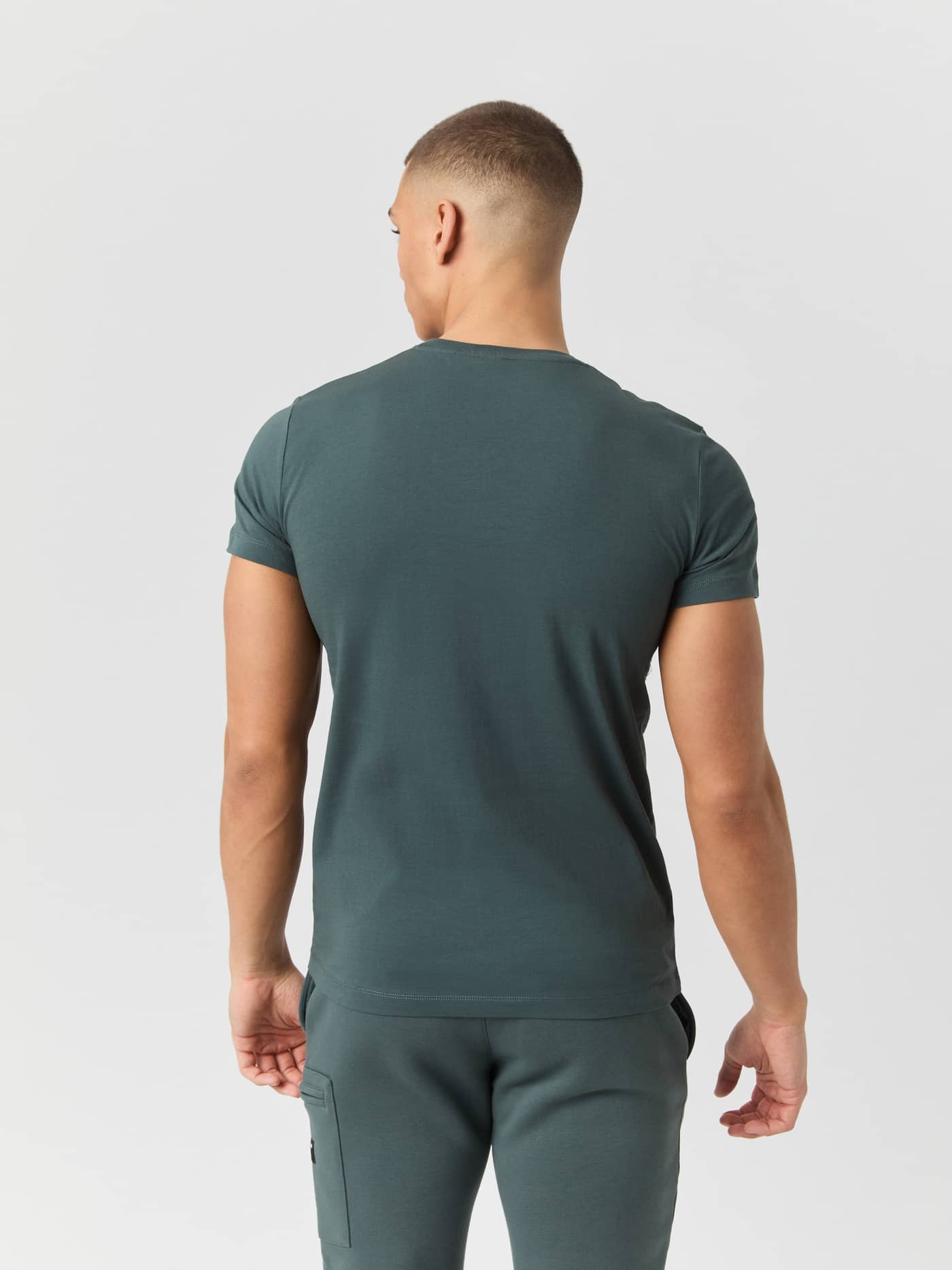Back view of a model wearing the Björn Borg Centre T-shirt in Urban Chic green. - Image 2