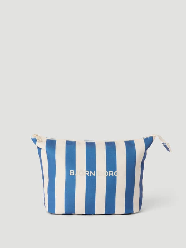 Vue de face de la trousse de toilette Borg Beach Wash Bag en polyester Coastal Fjord (Bleu) à rayures et logo blanc.