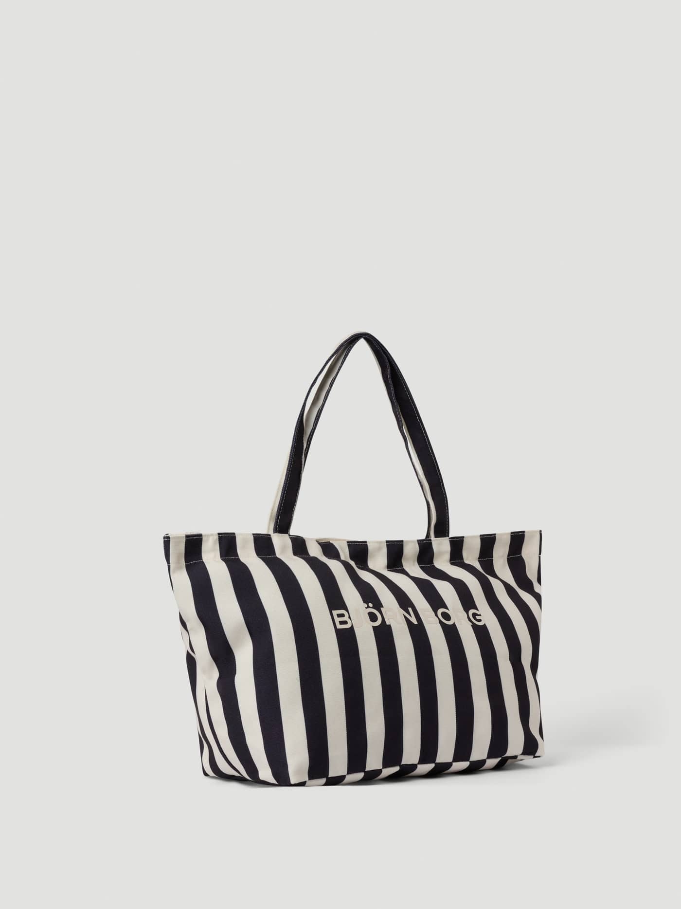 Vue de face du Borg Beach Tote M - 27L en Black Beauty (Noir) avec motif à rayures classique et logo blanc. - Image 2