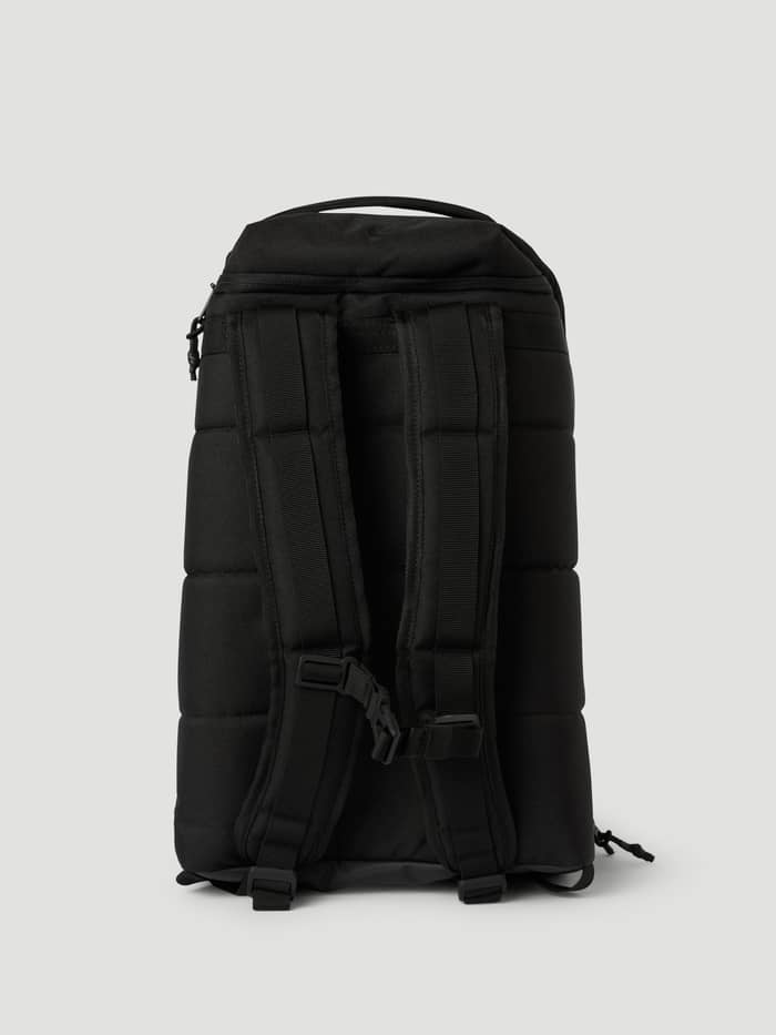 Achteraanzicht van Björn Borg Travel City Backpack 30L in Black Beauty (Zwart) met gewatteerde schouderbanden en rugpaneel. - Image 3