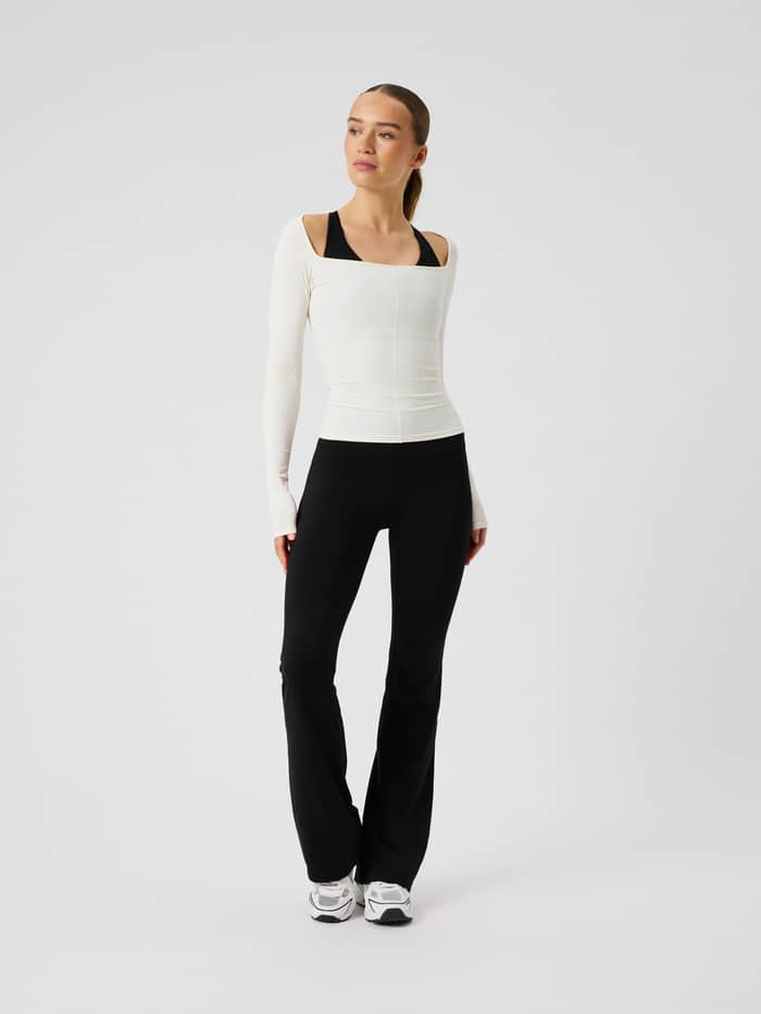 Studio Ballerina Long Sleeve in Tofu (Wit) met een slanke pasvorm voor training, getoond in vooraanzicht. - Image 4
