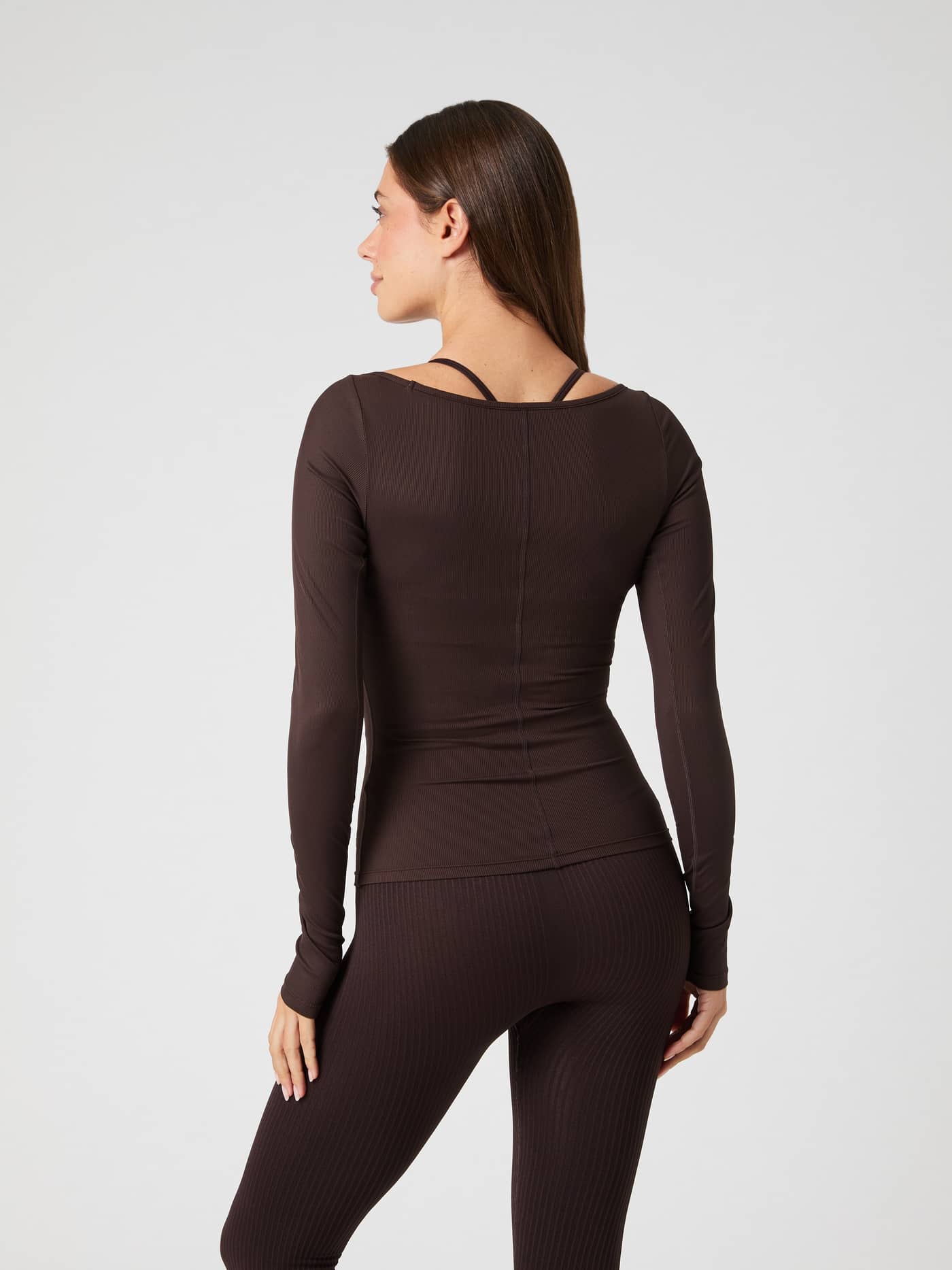 Back view of a model wearing the slim-fit Studio Ballerina Long Sleeve in Molé (Brown) for training. - Image 3
