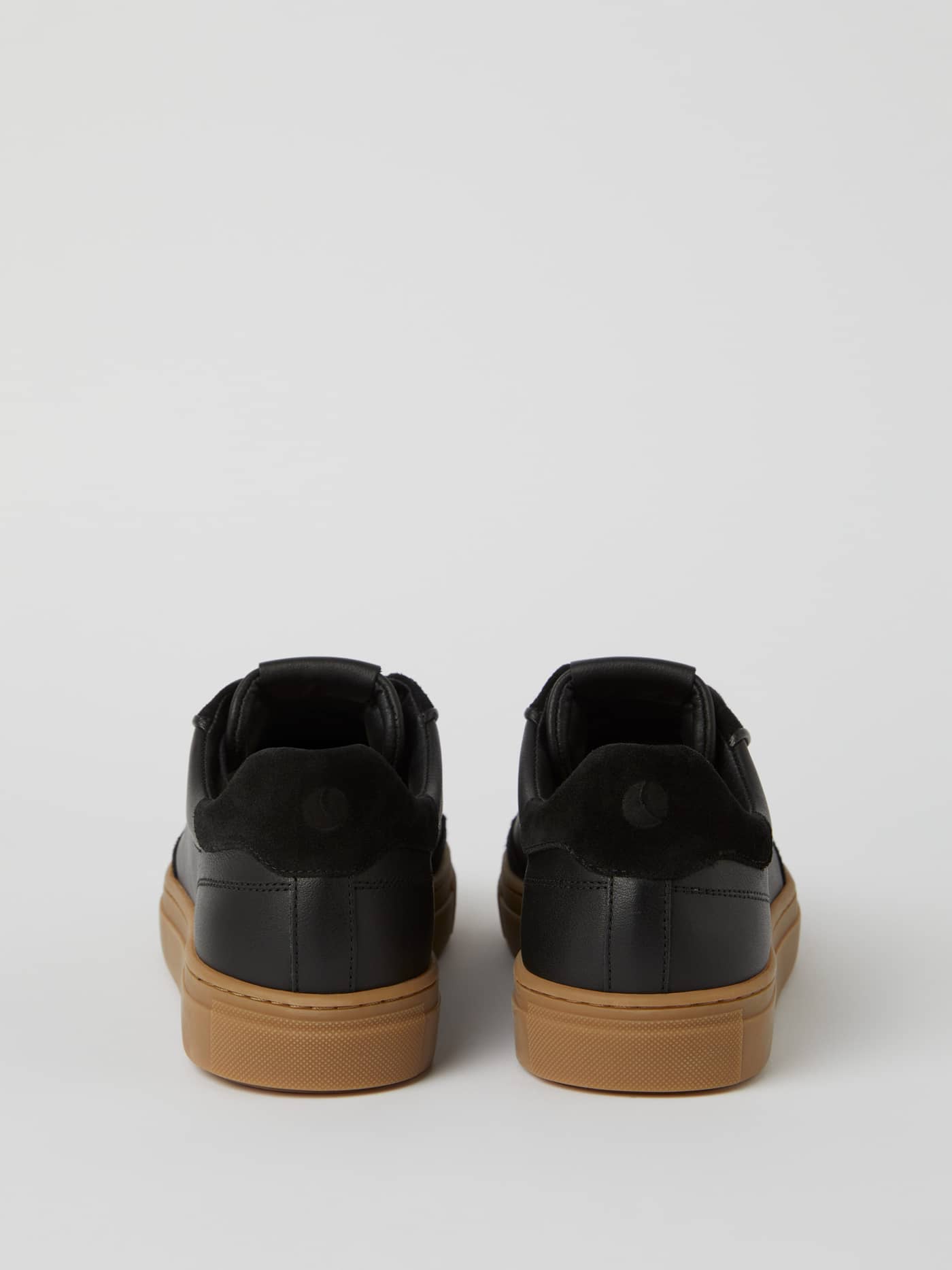 Back view of the black Men’s Leather sneakers Sl110 with a black logo, leather upper, and grippy rubber sole for tennis. - Image 2