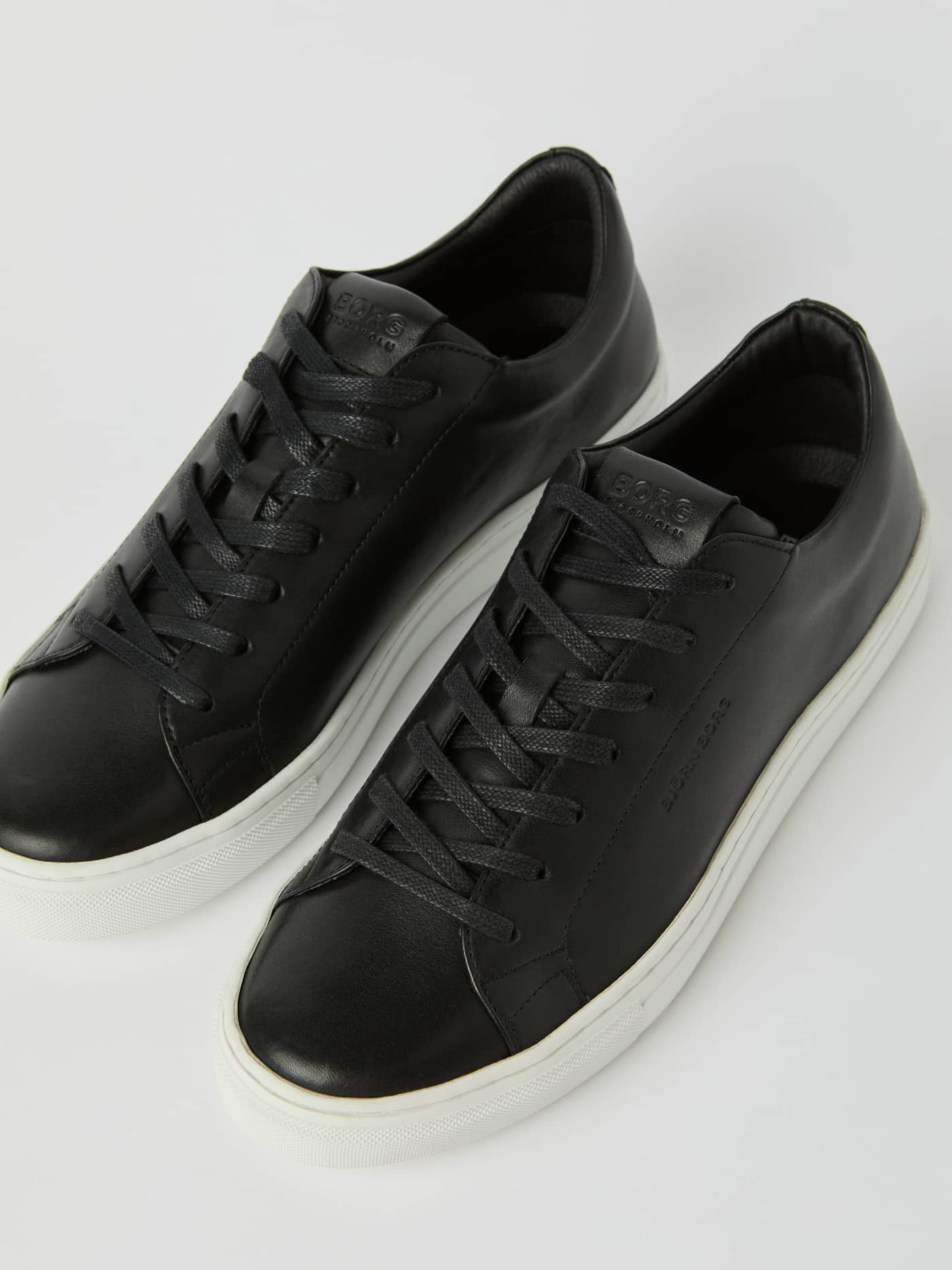 Schwarze Men’s Classic Leather sneakers aus 100 % Rindsleder im Tennis-Stil mit robuster weißer Gummisohle. - Image 3