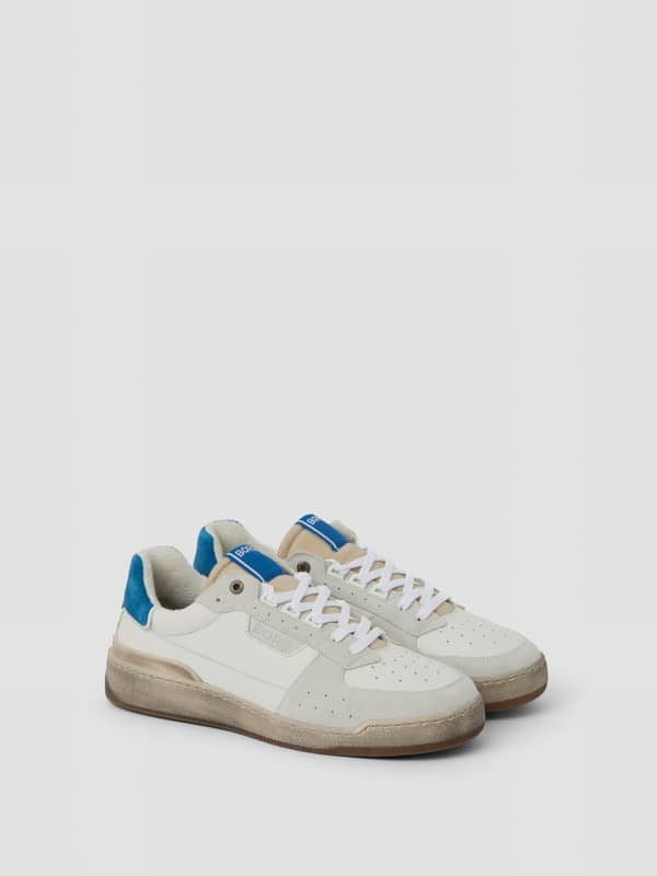 Men's Baseline Sneakers blanc et bleu en cuir et nylon, style tennis rétro avec logo bleu pour une allure fonctionnelle.