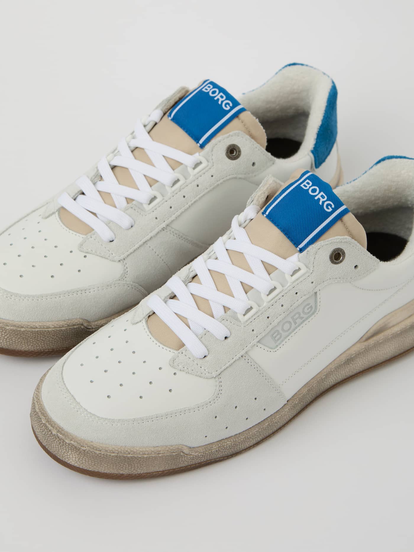 White and blue Men's Baseline Sneakers in leather and nylon, featuring a tennis design and blue BORG logo labels. - Image 2