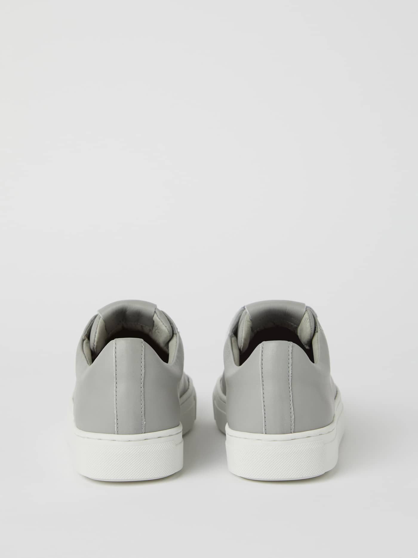 Back view of the Grey Björn Borg Womens Leather sneakers Sl100, showcasing the minimalist style and rubber sole. - Image 2