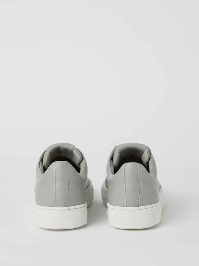Grijze Björn Borg Womens Leather sneakers Sl100 met een minimalistische stijl en rubberen zool, achteraanzicht. - Image 2