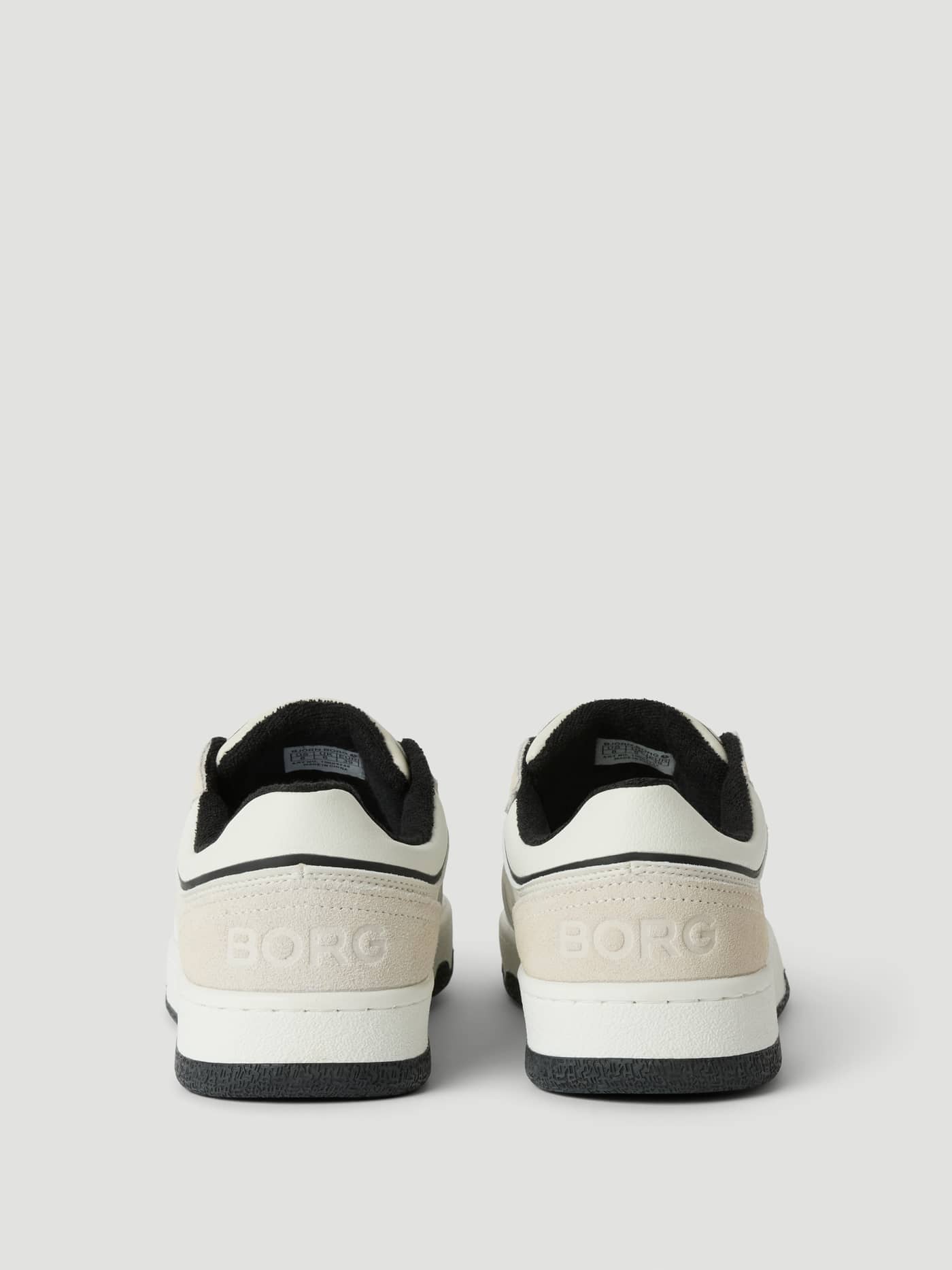 Vista posterior de las Womens Sneakers T3110 en Blanco con logos BORG grabados y un estilo clásico de tenis. - Image 3