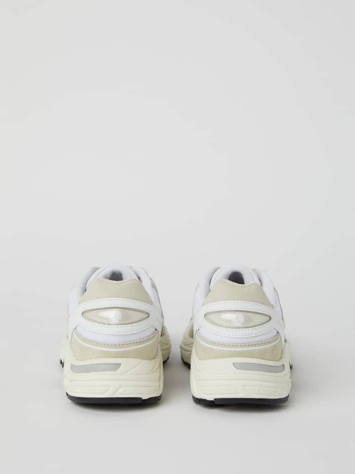 Women's Alley Sneakers i Hvid set bagfra med fokus på den støttende hæl til running og stilfuldt læder. - Image 3