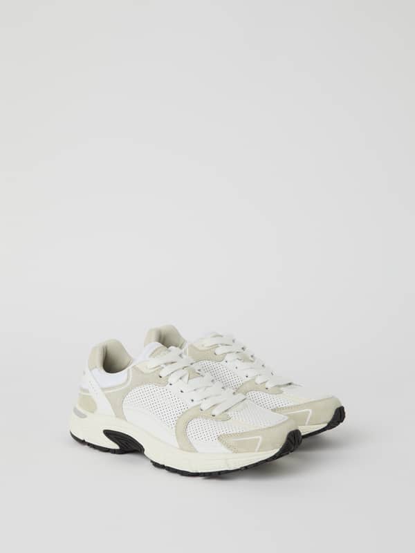 Baskets Women's Alley Sneakers en Blanc en cuir de vachette perforé avec semelle amortissante pour le running.