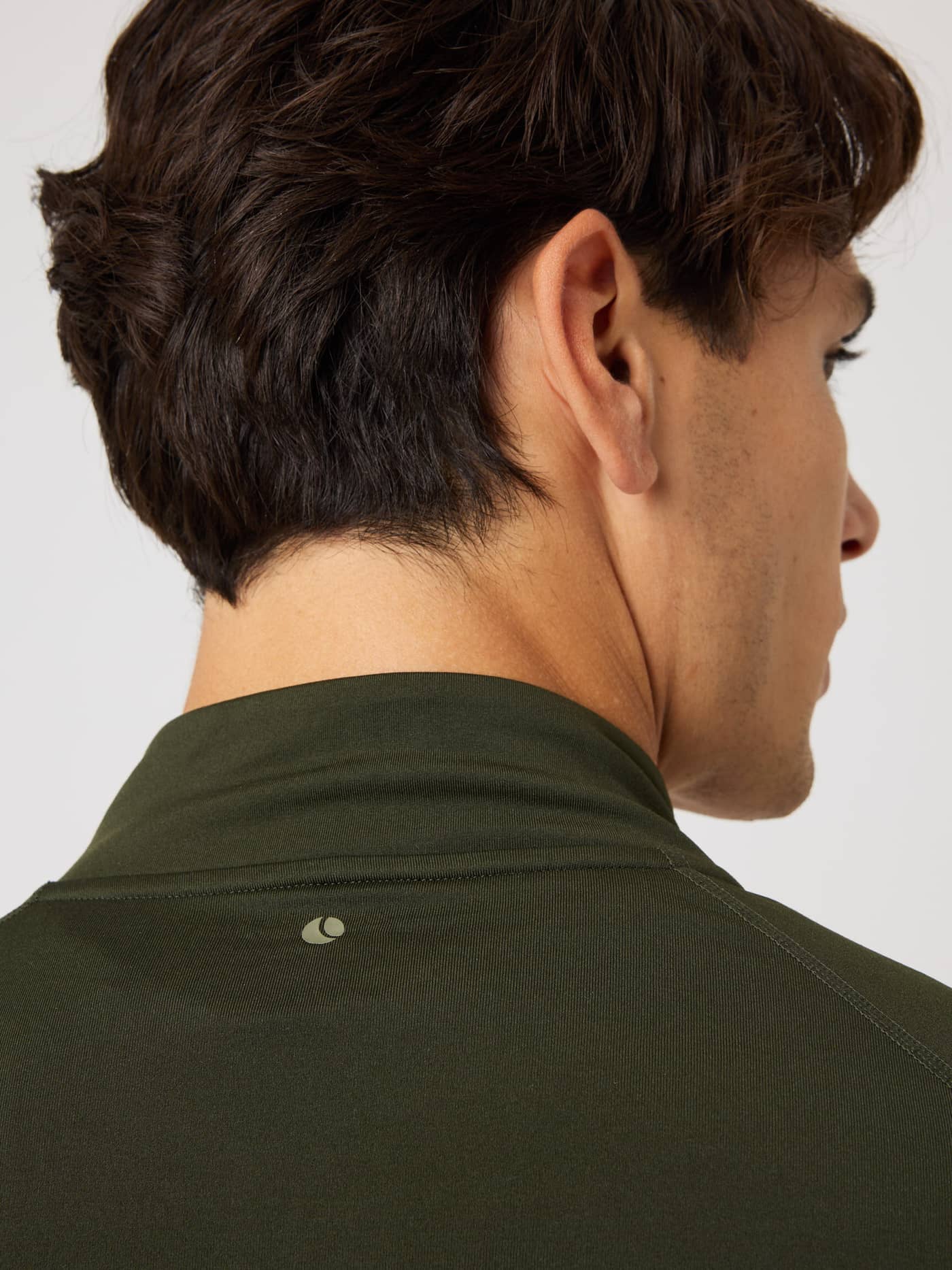 Back view of the Borg Midlayer Half Zip in Rosin (Green) for training, featuring a green tennis ball logo at the mock neck. - Image 6