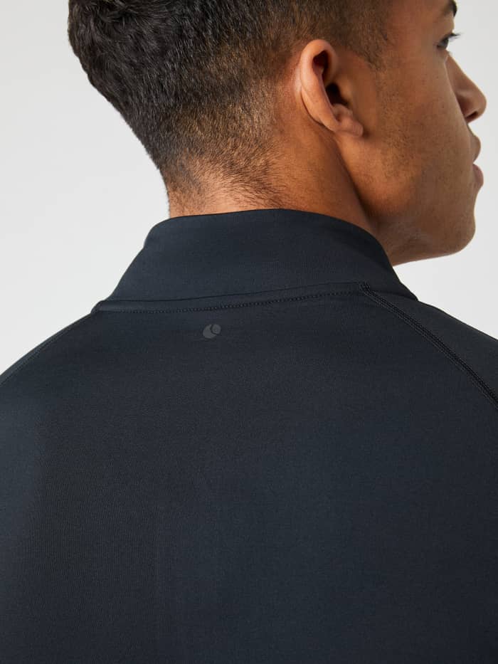 Nahaufnahme: Rückansicht des Borg Midlayer Half Zip in Black Beauty (Schwarz) mit Stehkragen und tonalem Logo für Training. - Image 5