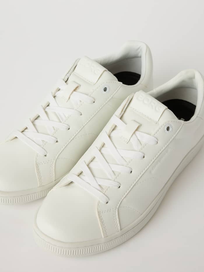 Witte Women's Deuce Sneakers (T305) met een klassiek tennisgeïnspireerd design en comfortabele fit, vooraanzicht. - Image 2