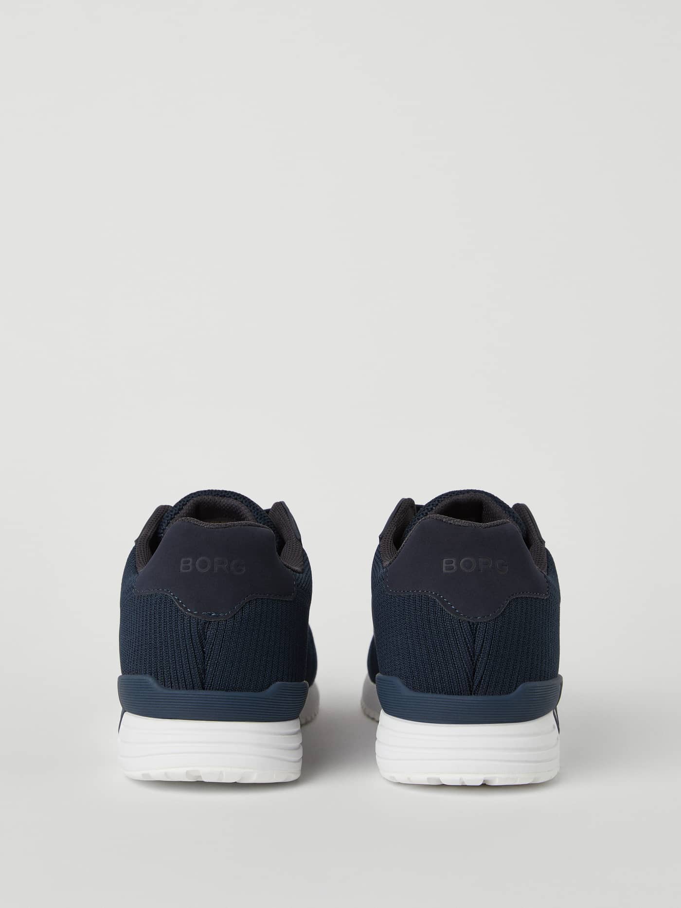 Men’s sneakers R140 Knit i Navy set bagfra med åndbar strikket overdel og Navy logo til running. - Image 2