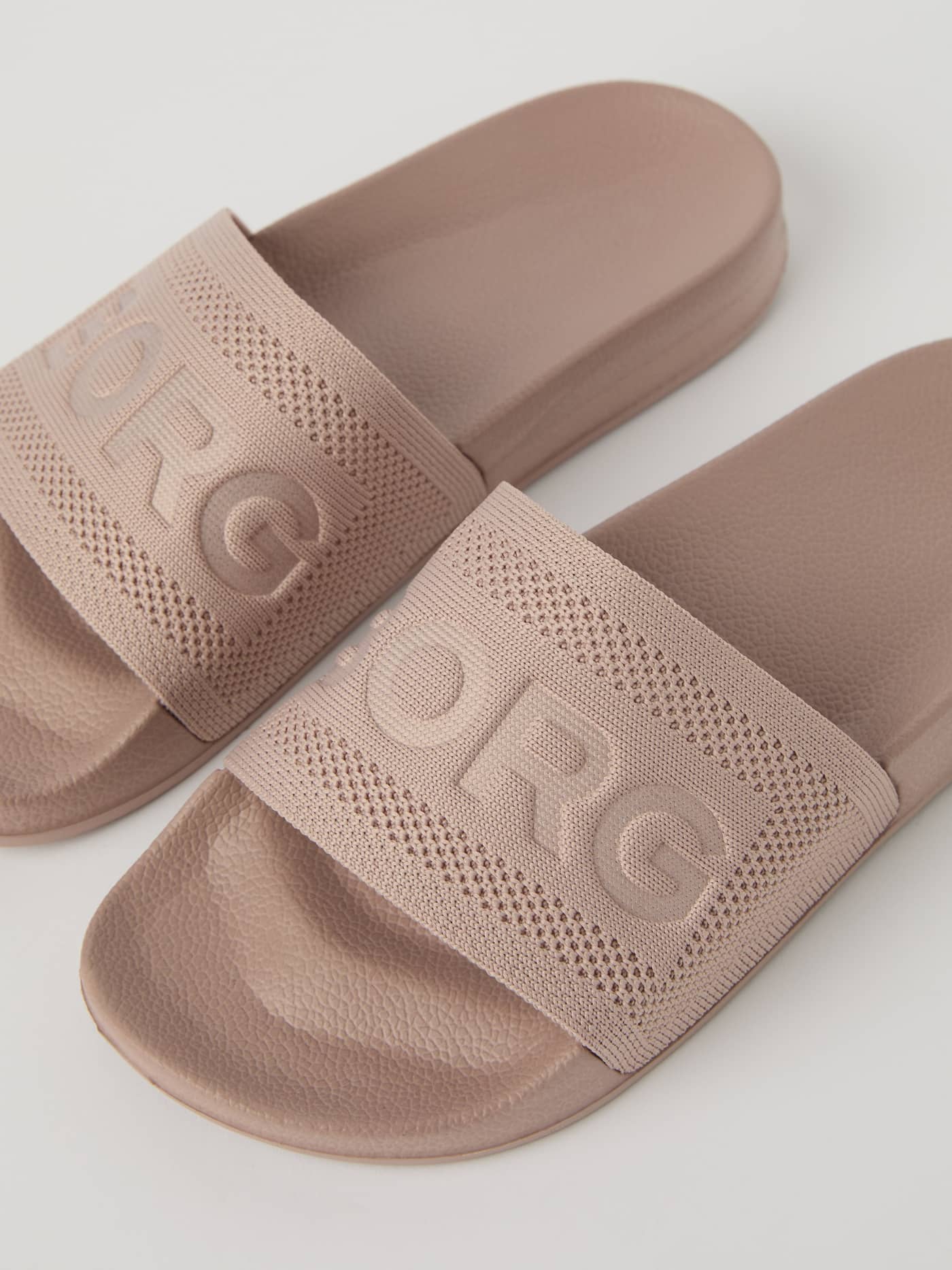 Detailed close-up of the pink Womens Sandal Knox Knit with a soft knitted upper and Borg logo for a stylish fit. - Image 1