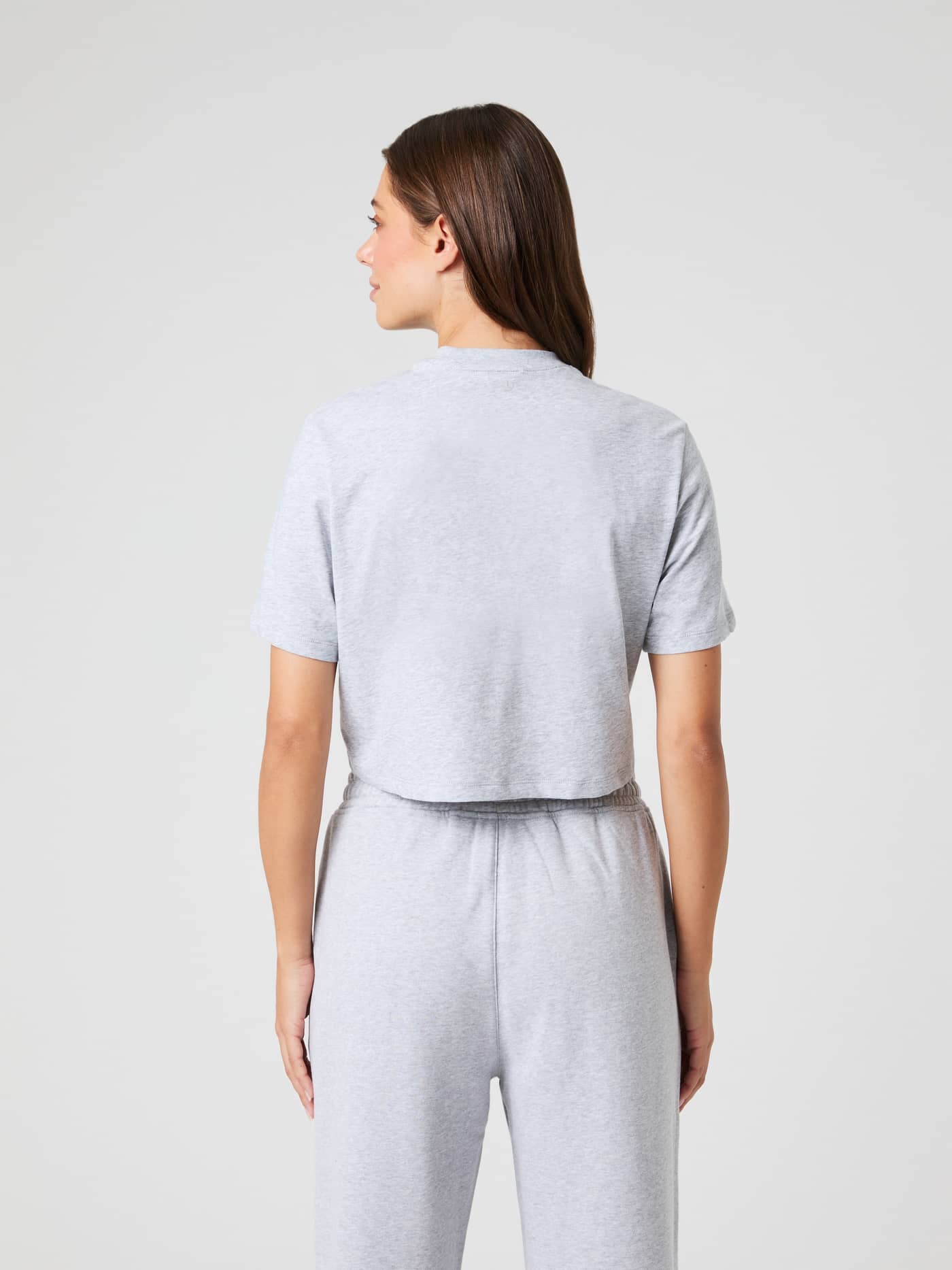 Björn Borg Studio Oversized Cropped T-Shirt in Light Grey Melange (Grijs) in achteraanzicht, ideaal voor training. - Image 2