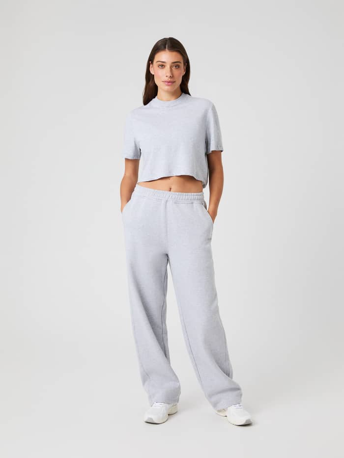 Björn Borg Studio Oversized Cropped T-Shirt in Light Grey Melange (Grijs) voor training, vooraanzicht met een losse pasvorm. - Image 3