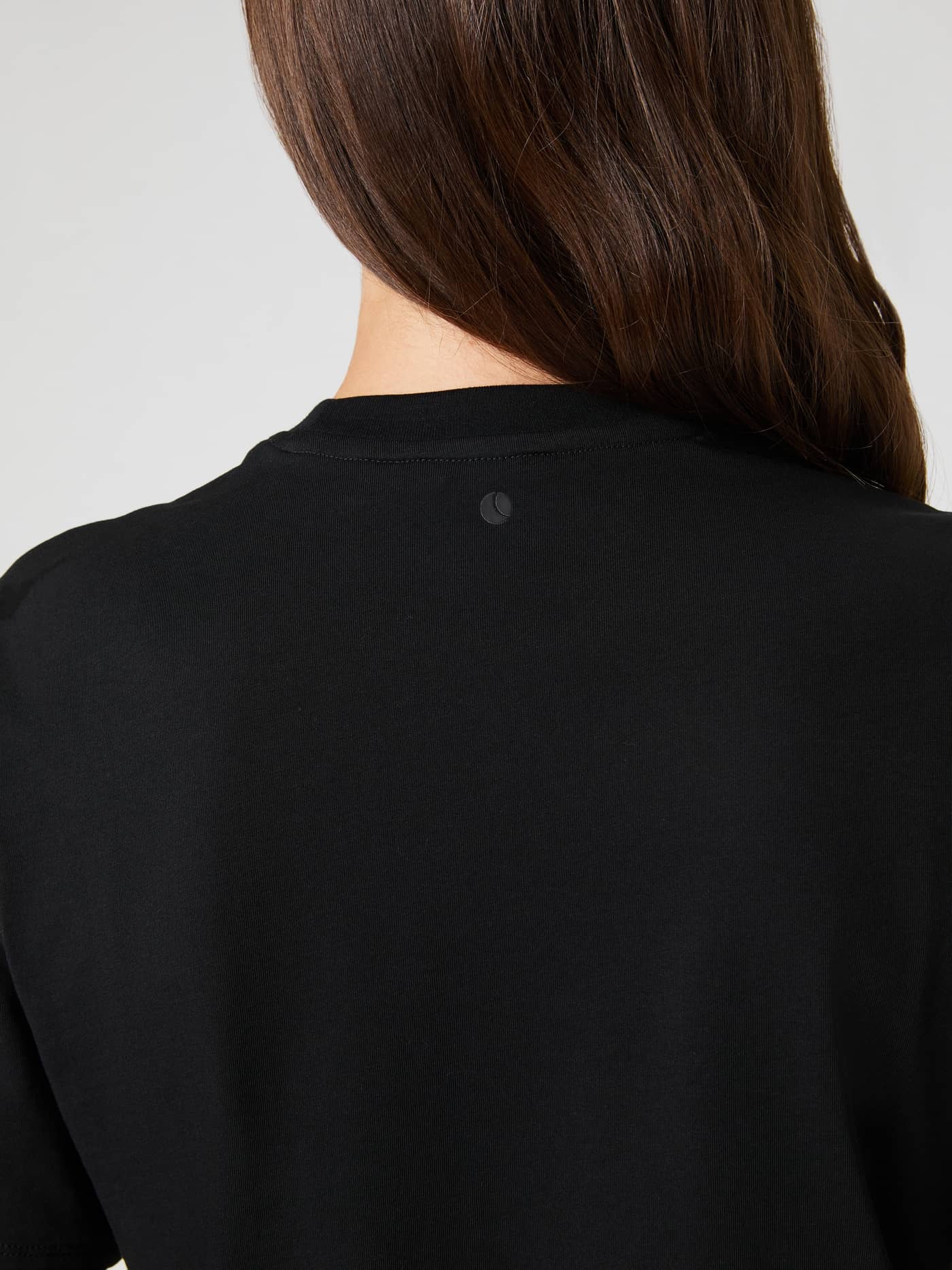 Close-up back view of the Studio Oversized Cropped T-Shirt in Black Beauty (Black), a cotton training top with relaxed fit. - Image 5