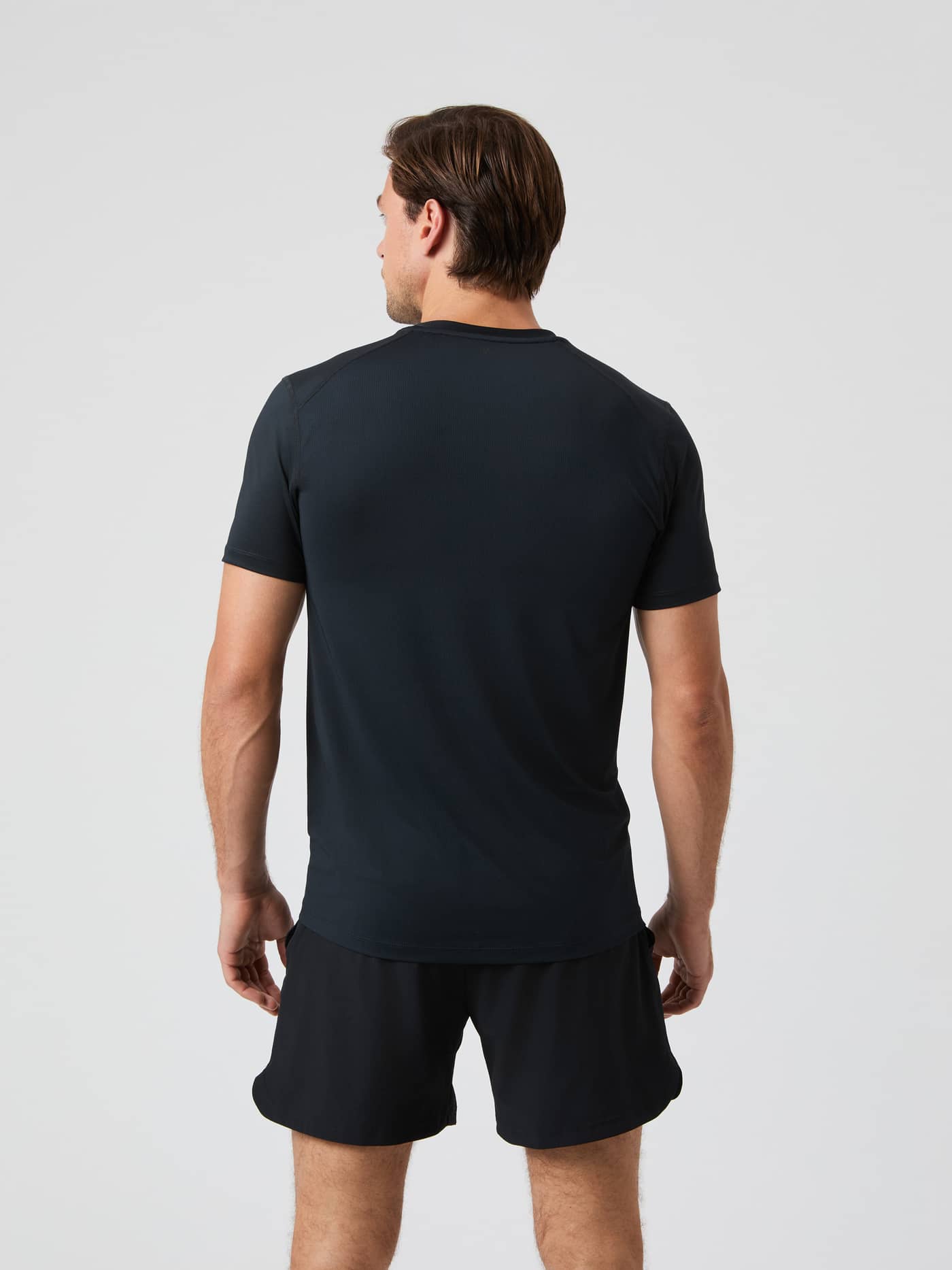 Borg Airy T-Shirt i Black Beauty (Sort) set bagfra i et åndbart perforeret materiale til træning. - Image 2
