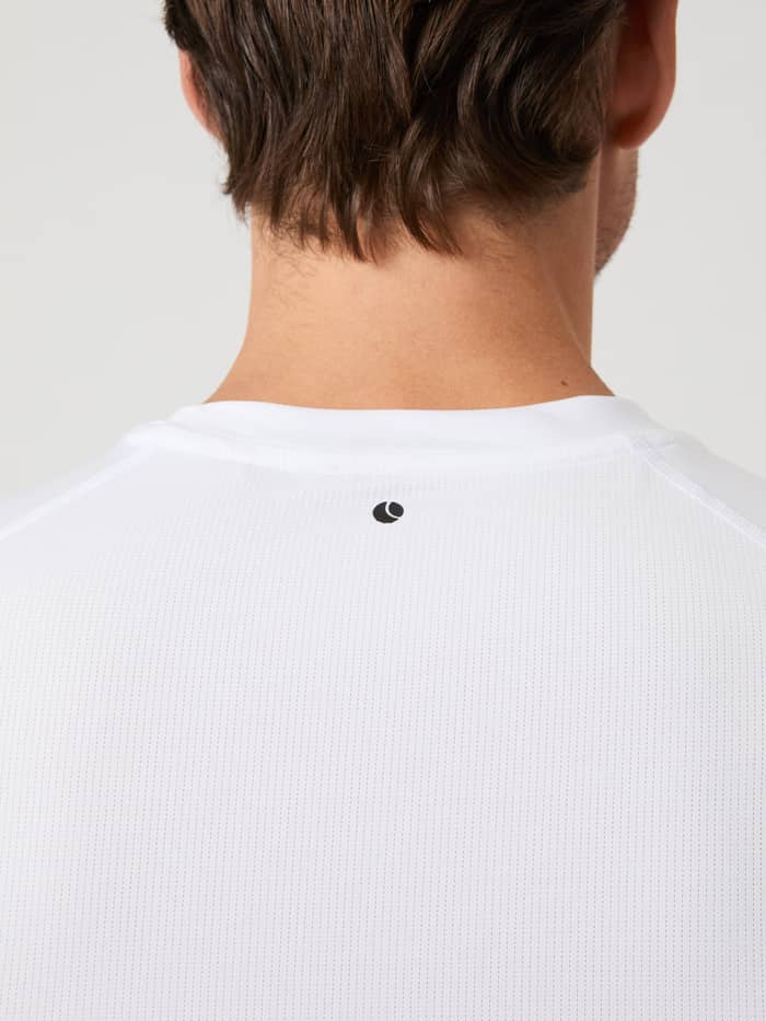 Borg Airy T-Shirt i Brilliant White (Hvid) set bagfra med åndbart perforeret stof og et sort logo til træning. - Image 5