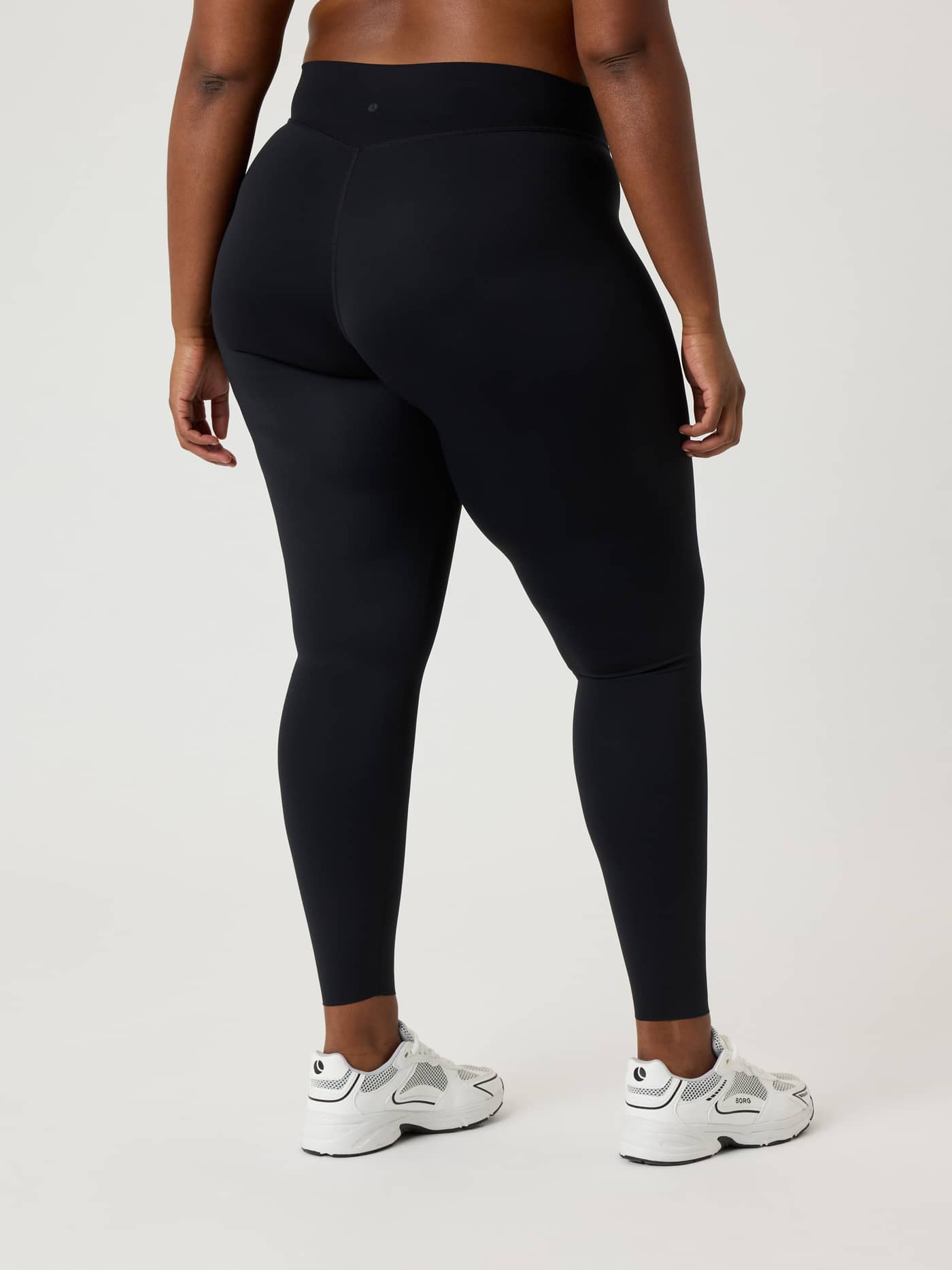 Alice Stenlöf Soft Tights in Black Beauty (Zwart) met een hoge taille voor training, getoond in achteraanzicht. - Image 8