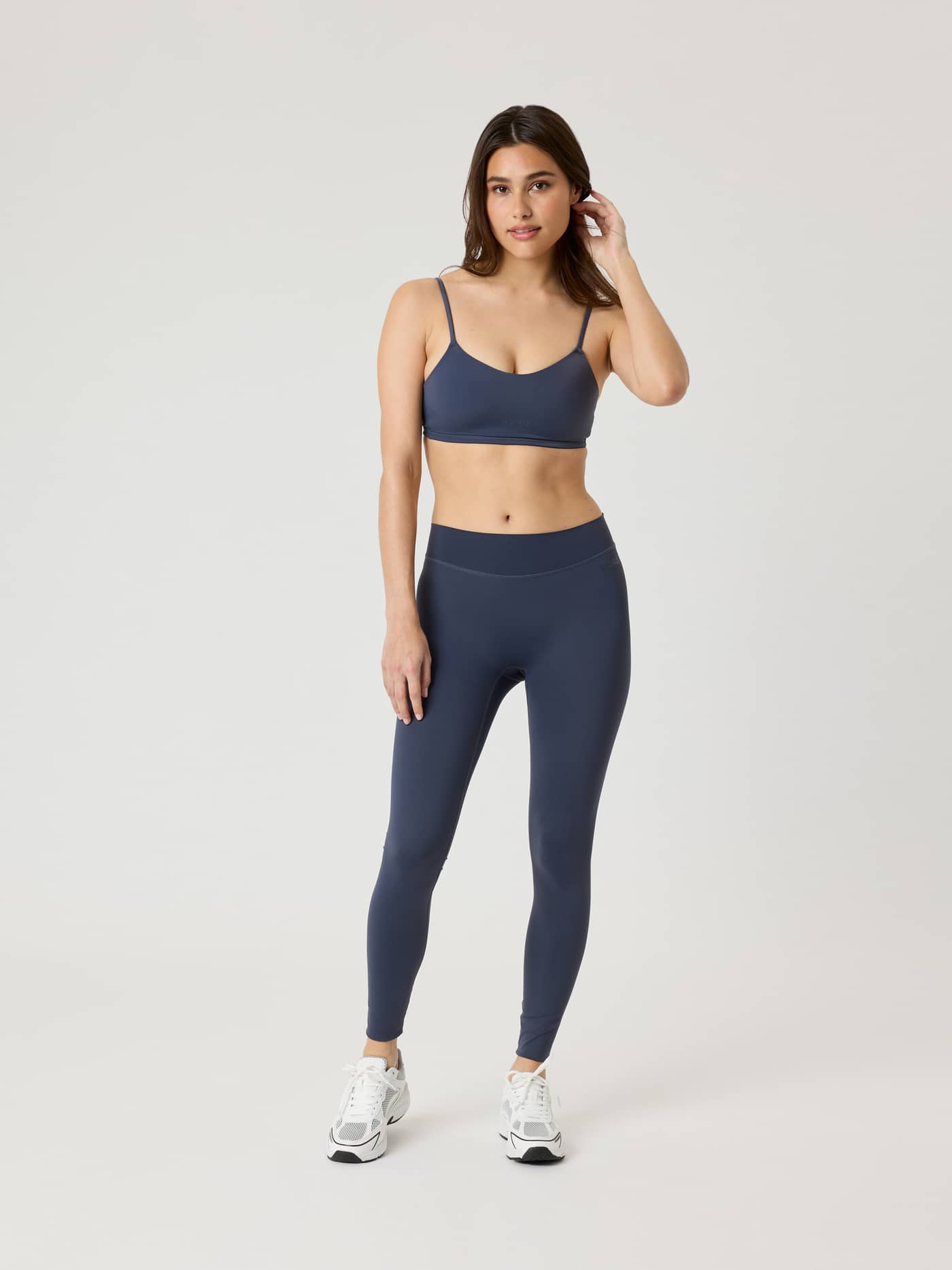 Alice Stenlöf Soft Tights in Odyssey Gray (Marineblauw) voor training met een stijlvolle pasvorm, getoond in vooraanzicht. - Image 7