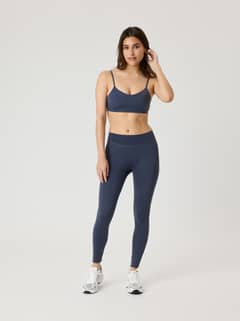 Alice Stenlöf Soft Tights in Odyssey Gray (Marineblauw) voor training met een stijlvolle pasvorm, getoond in vooraanzicht. - Image 7