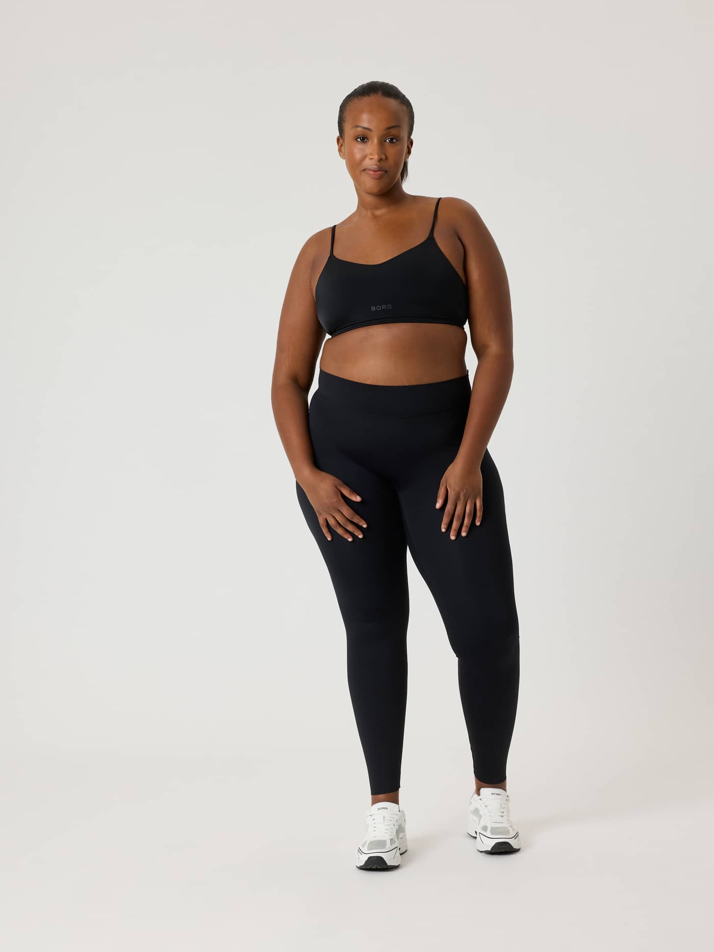 Alice Stenlöf Soft Tights in Black Beauty (Zwart) voor training met een hoge taille, getoond in vooraanzicht. - Image 6