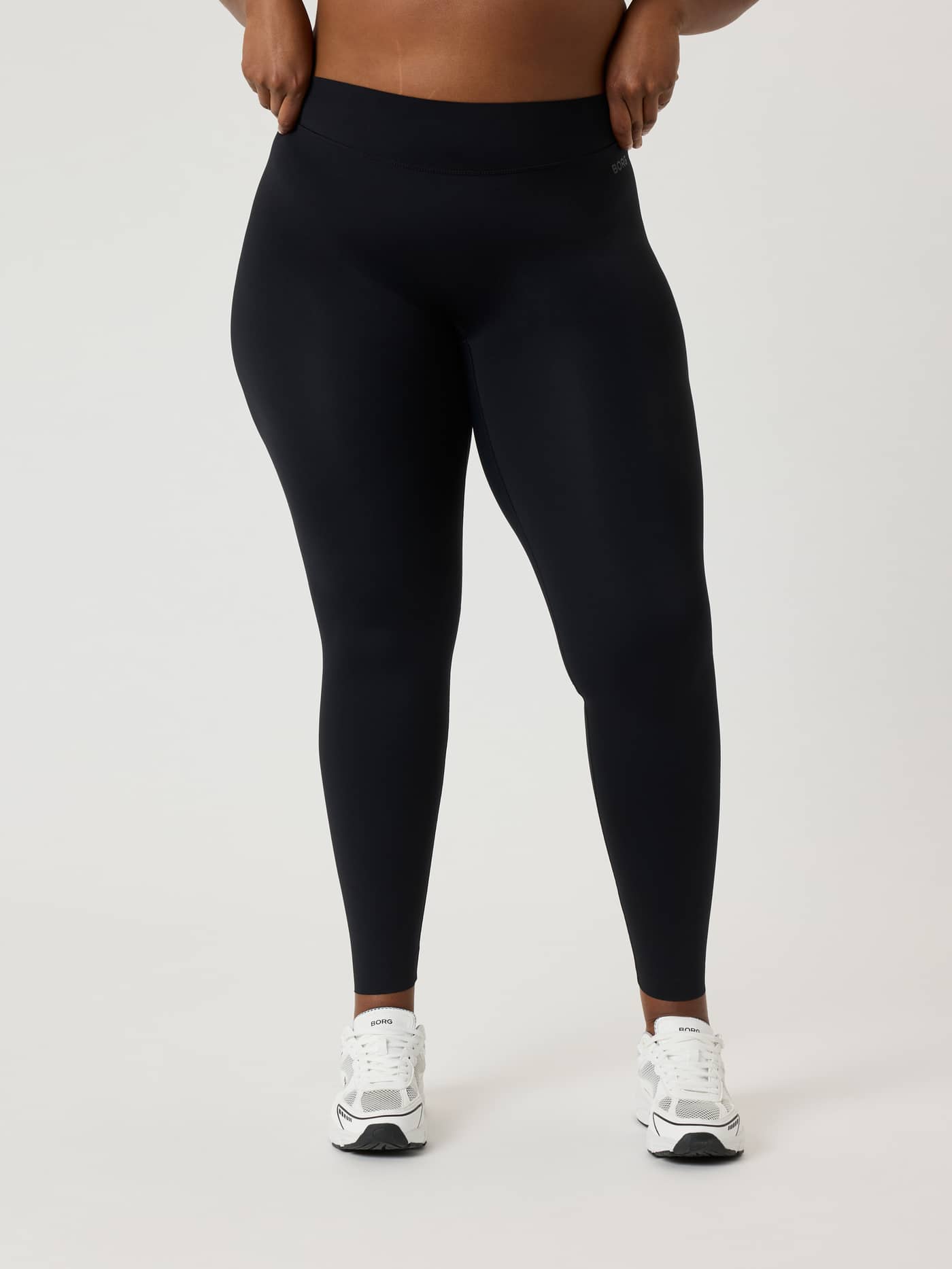 Alice Stenlöf Soft Tights in Black Beauty (Zwart) met een hoge taille voor training, getoond in vooraanzicht. - Image 7