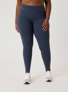 Alice Stenlöf Soft Tights in Odyssey Gray (Marineblauw) in vooraanzicht met hoge taille voor extra steun bij training. - Image 13
