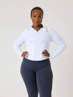 Front view of a model wearing the slim-fit Alice Stenlöf Soft Zip Midlayer in Brilliant White (White) for training. - Image 11