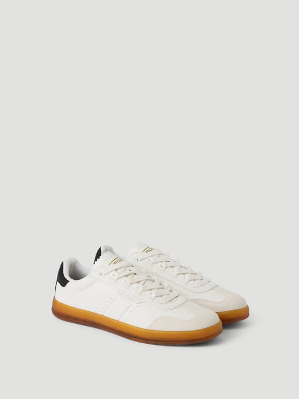 Side view of white Women’s Sneakers T2500 with a tennis silhouette, synthetic leather, cow suede, and a stylish, sleek fit.