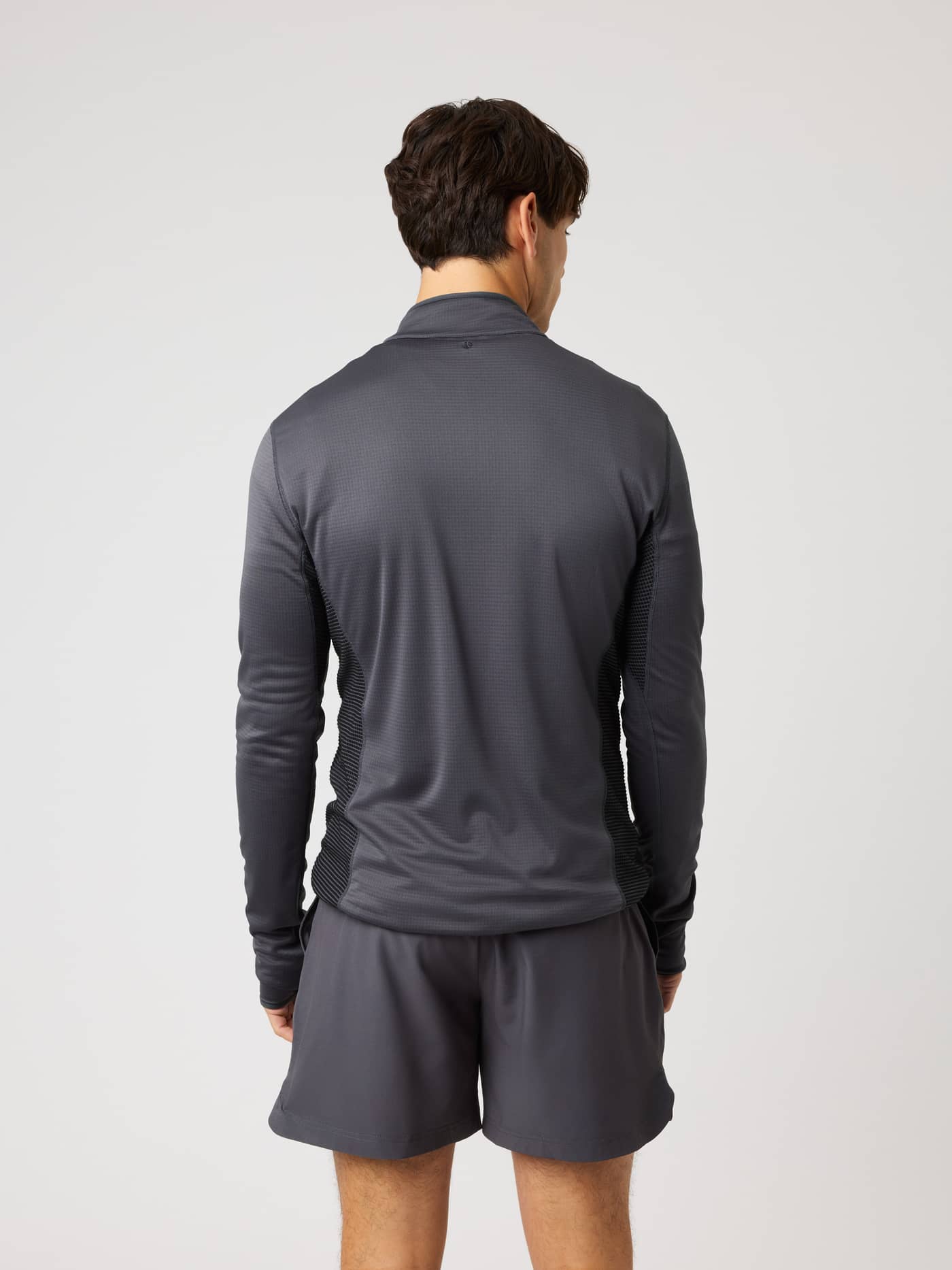 Back view of the Borg Fleece Midlayer in Asphalt (Black), a technical training top featuring breathable waffle fleece. - Image 3