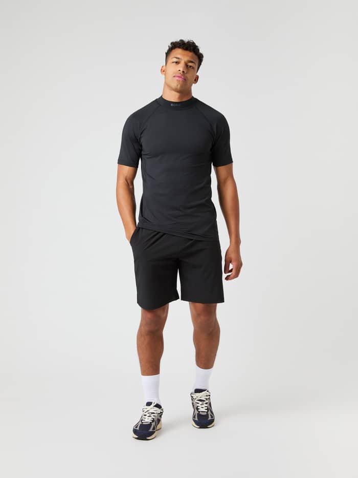 Borg Athletic 9 Inch Shorts i Black Beauty (Sort) set forfra med hvidt logo til performance og træning.