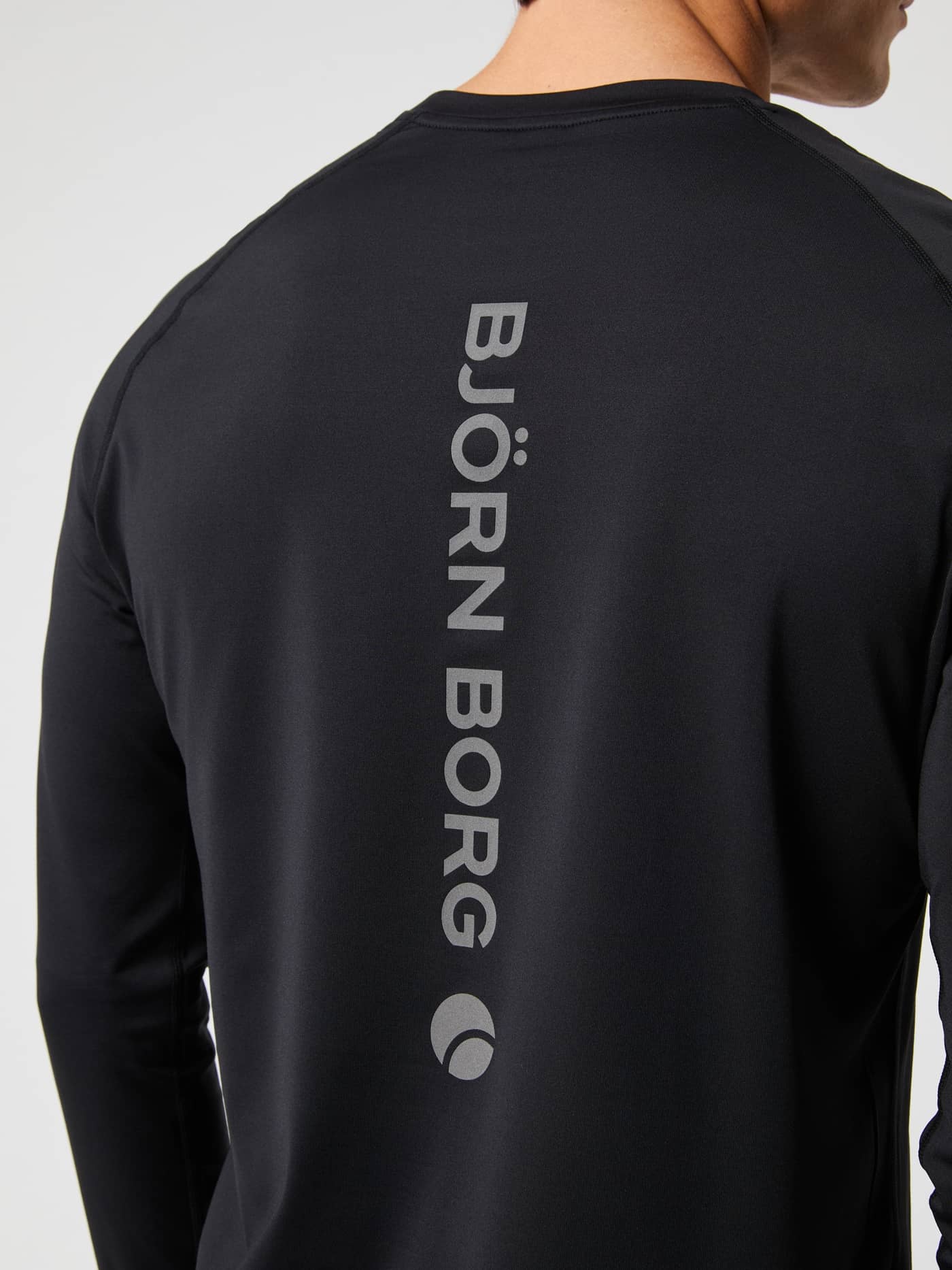 Back view of the Borg Performance Long Sleeve Brushed T-Shirt in Black Beauty (Black) with a grey vertical logo for running. - Image 4
