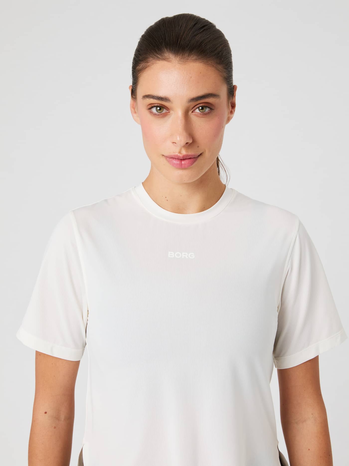 Borg Cropped T-Shirt in Tofu (Wit) met een ronde hals en klein logo, ideale stijl en pasvorm voor training. - Image 4