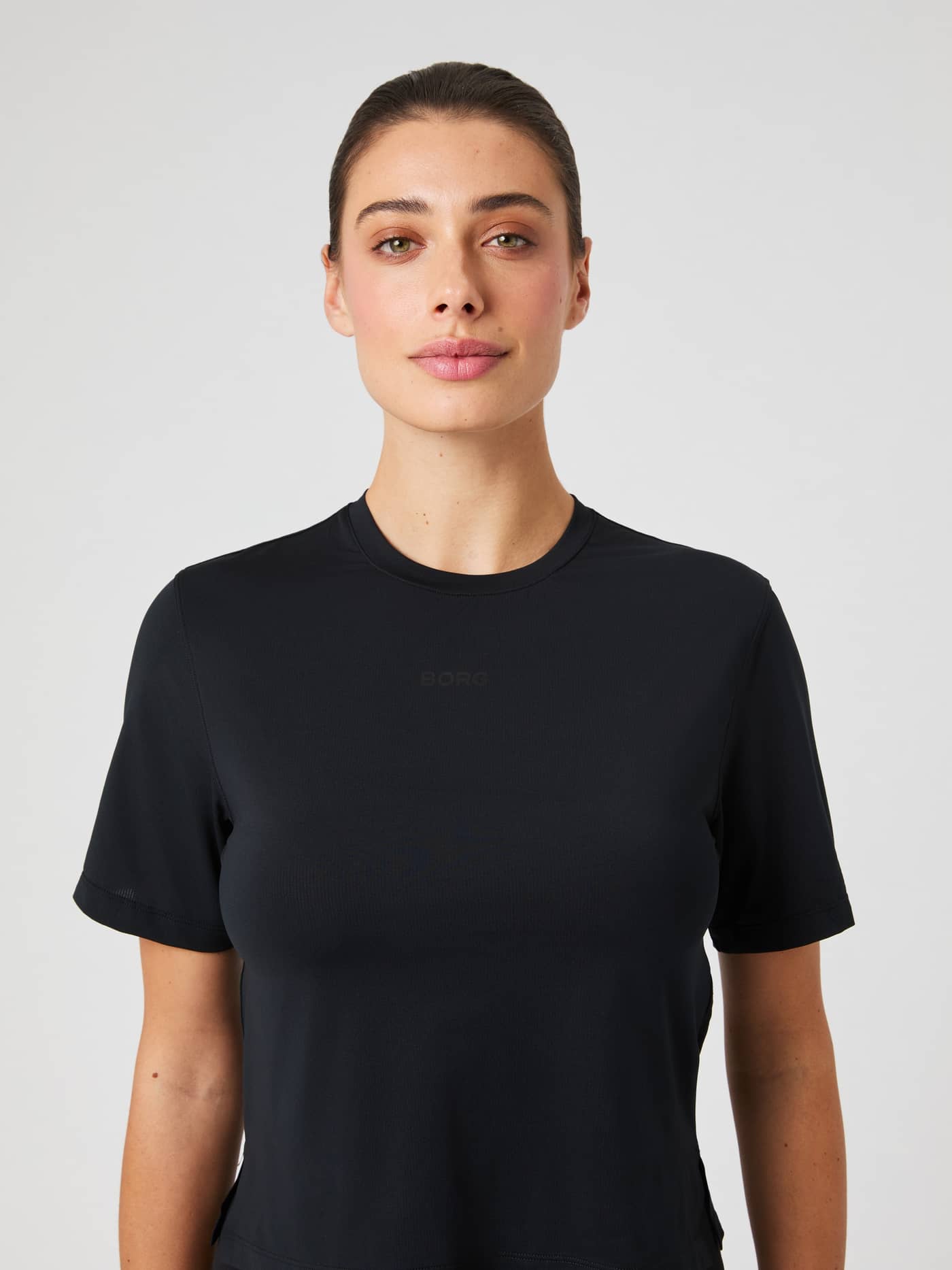 Nærbilde av Borg Cropped T-Shirt i Black Beauty (Svart) til trening med rund hals, ton-i-ton logo og stilig passform. - Image 4