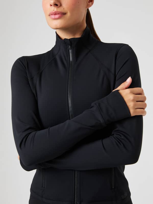 Vue de face rapprochée du Borg Soft Zip Midlayer en Black Beauty (Noir), coupe ajustée pour l'entraînement.