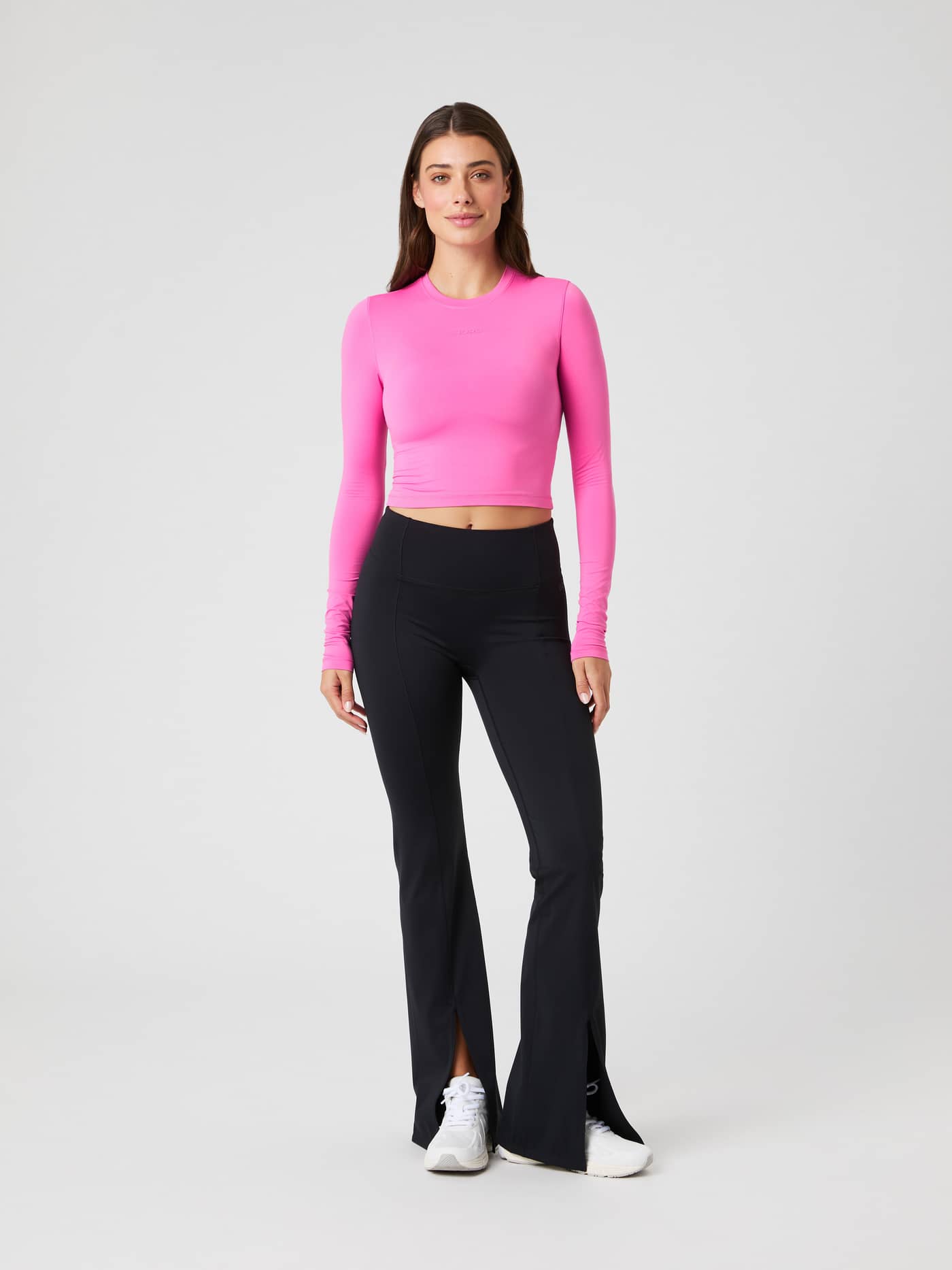Björn Borg Studio Soft Cropped Longsleeve in Ibis Rose (Roze) met een stijlvolle pasvorm voor training in vooraanzicht. - Image 3