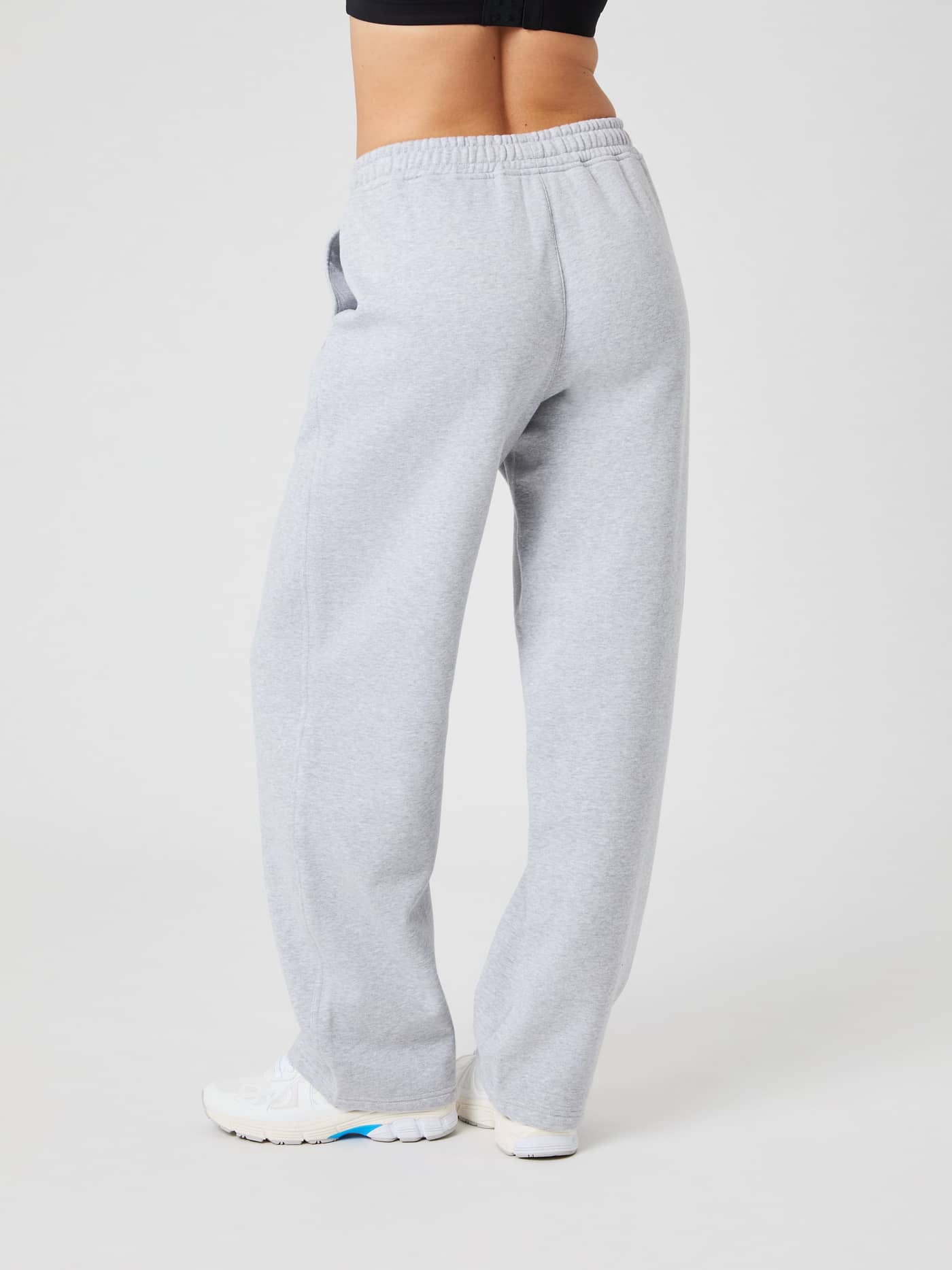 Studio Oversized Straight Sweatpants in Light Grey Melange (Grijs) voor dames in achteraanzicht met een rechte pasvorm. - Image 2
