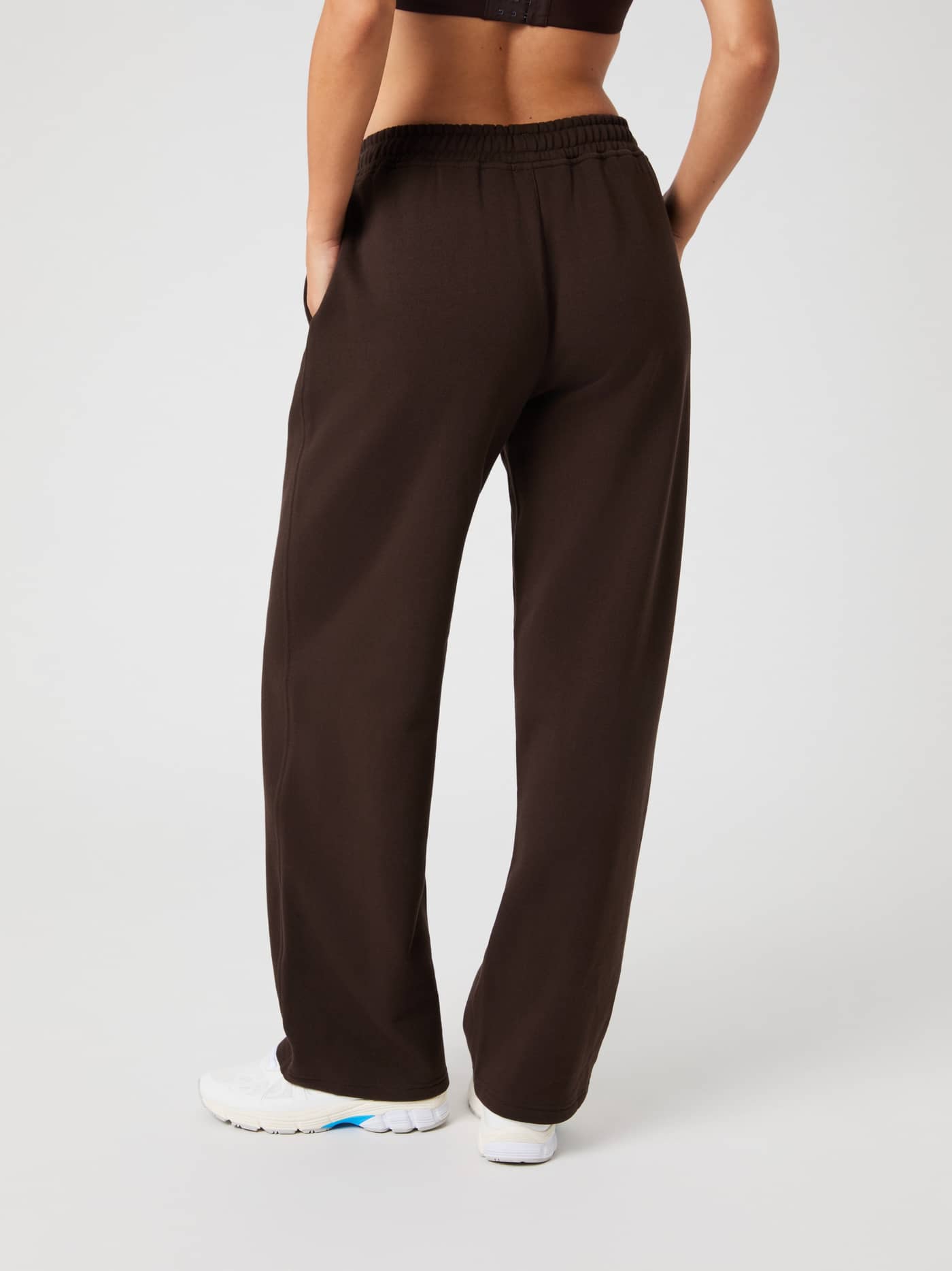 Back view of a model wearing the dark brown Björn Borg Studio Oversized Straight Sweatpants in a studio. - Image 2