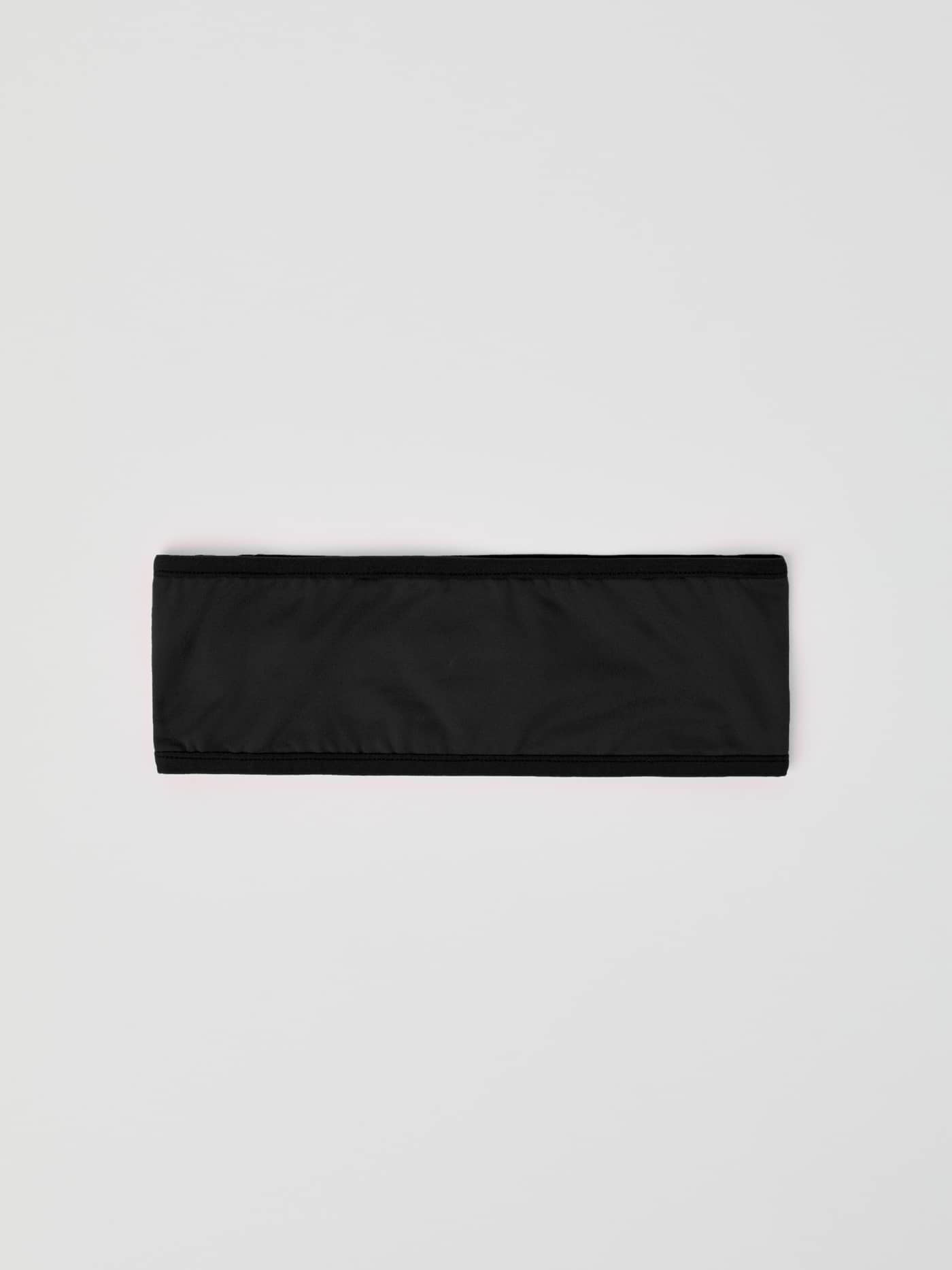 Borg Headband in Black Beauty (Schwarz) aus recyceltem Polyester für Training und Laufen in der Vorderansicht. - Image 2